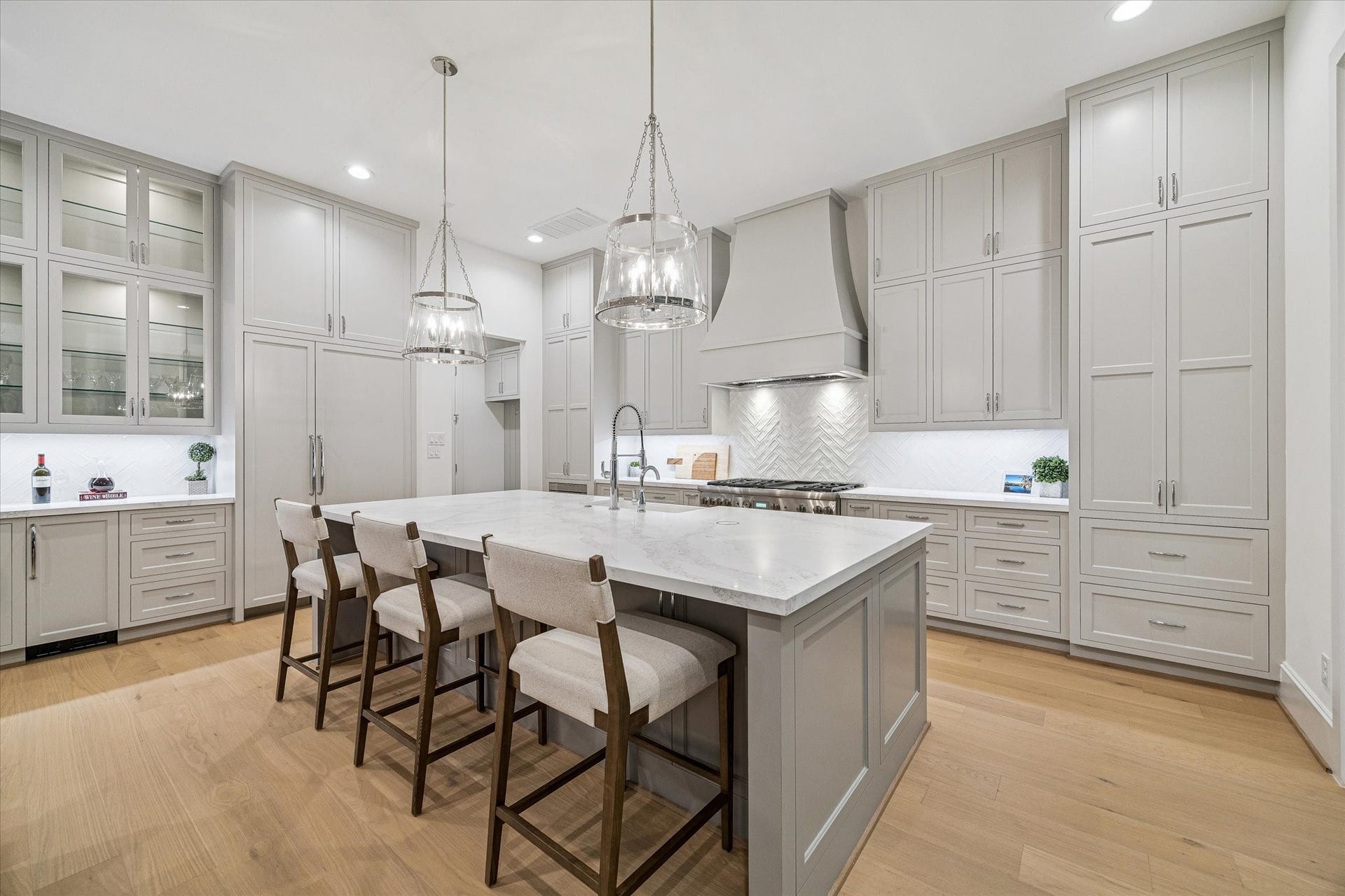 2514 Southgate Boulevard, Houston, TX 77030 Eat in Kitchen Island