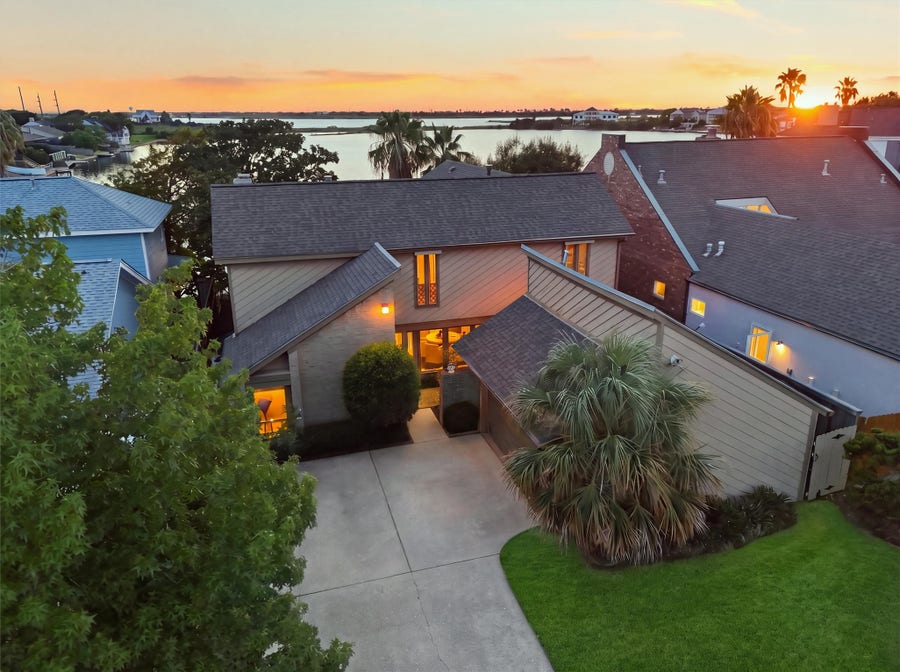 Property photo for 8 Quintana Drive, Galveston, TX