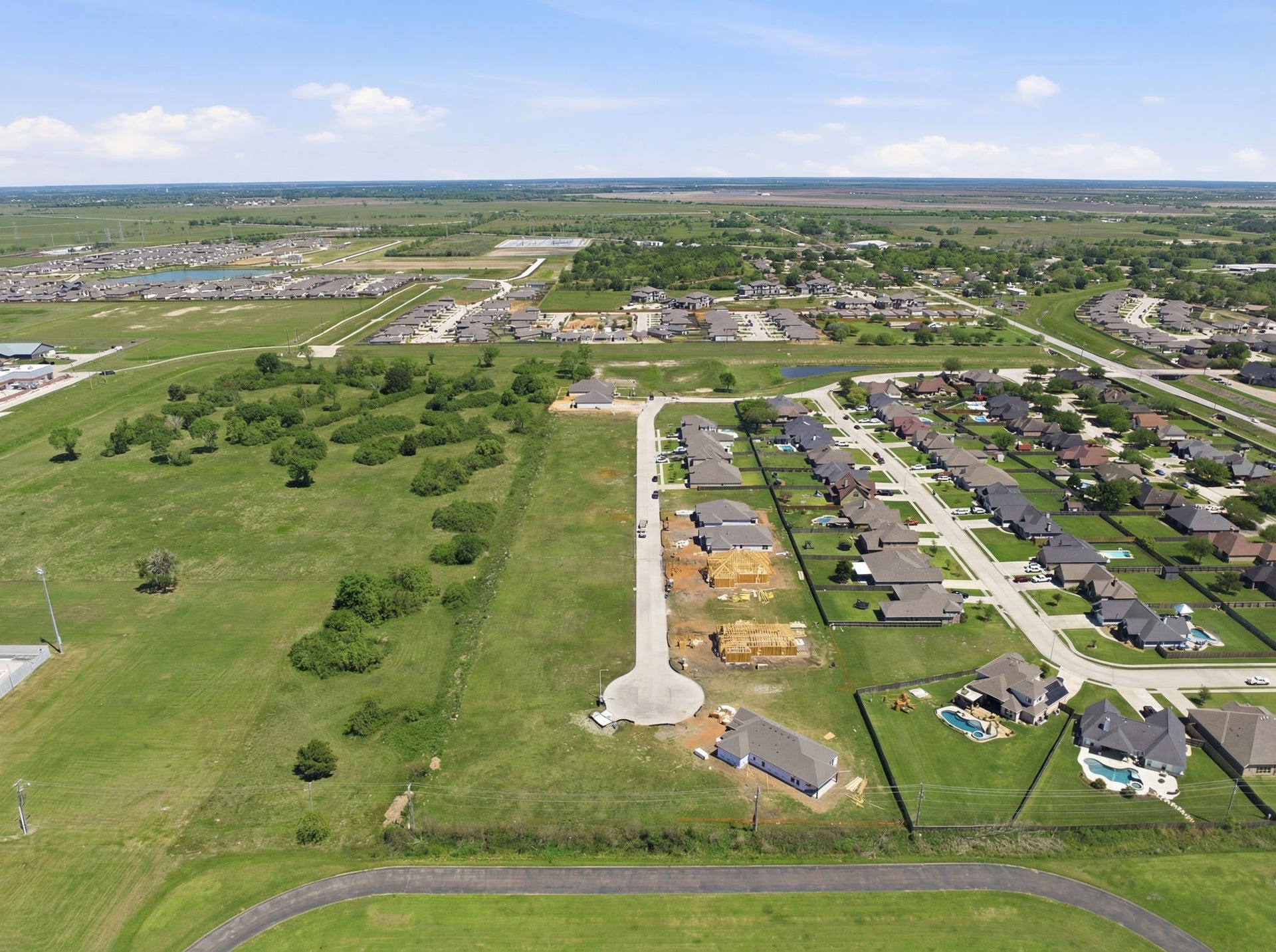 1608 Elm Court, Angleton, TX 77515