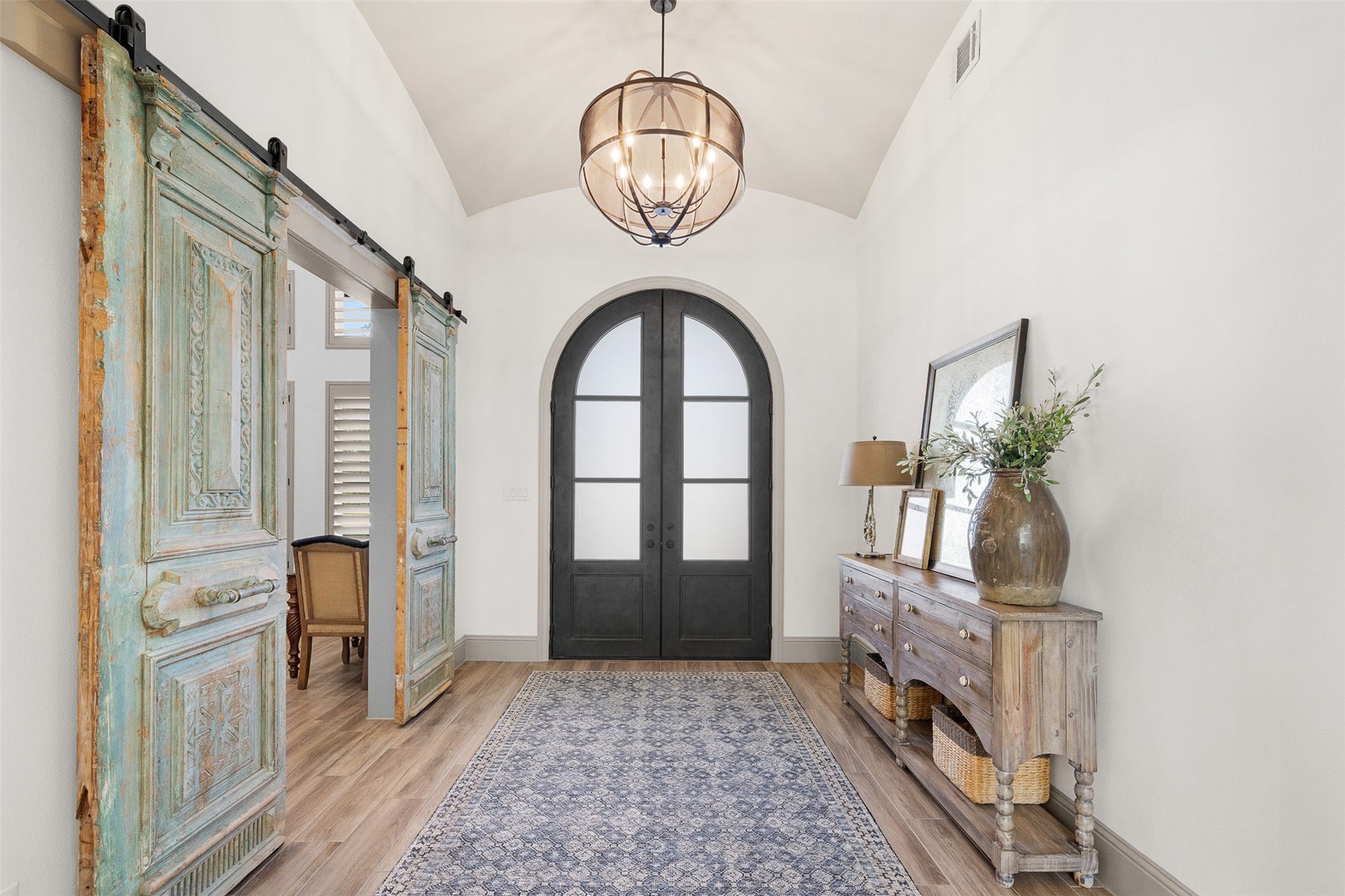 8603 Woods Hollow Trail, Fulshear, TX 77406 Durango double metal doors greet you at the entry. Sourced European sliding doors at the study. Barrel vaulted accent ceiling.