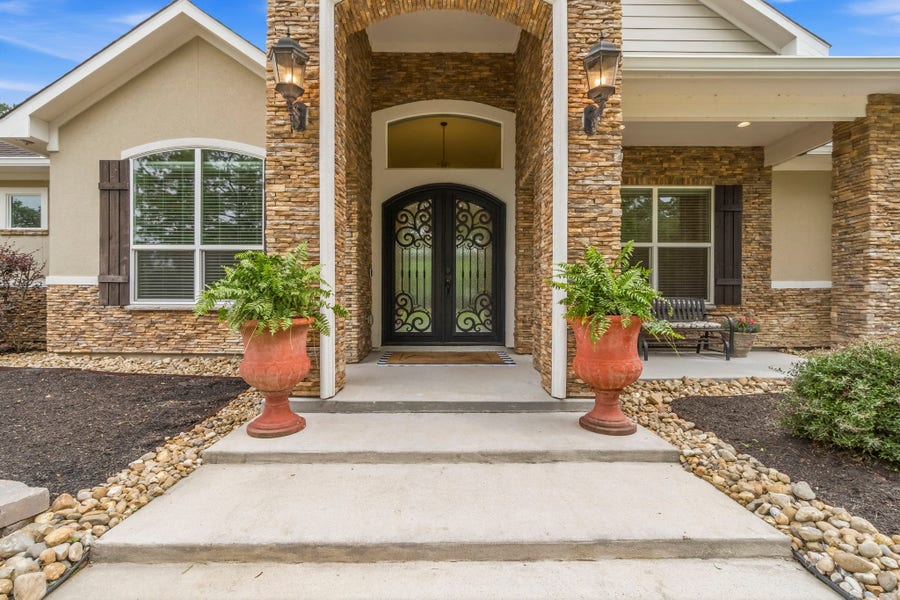 Property photo for 10810 Post Oak Drive, Conroe, TX