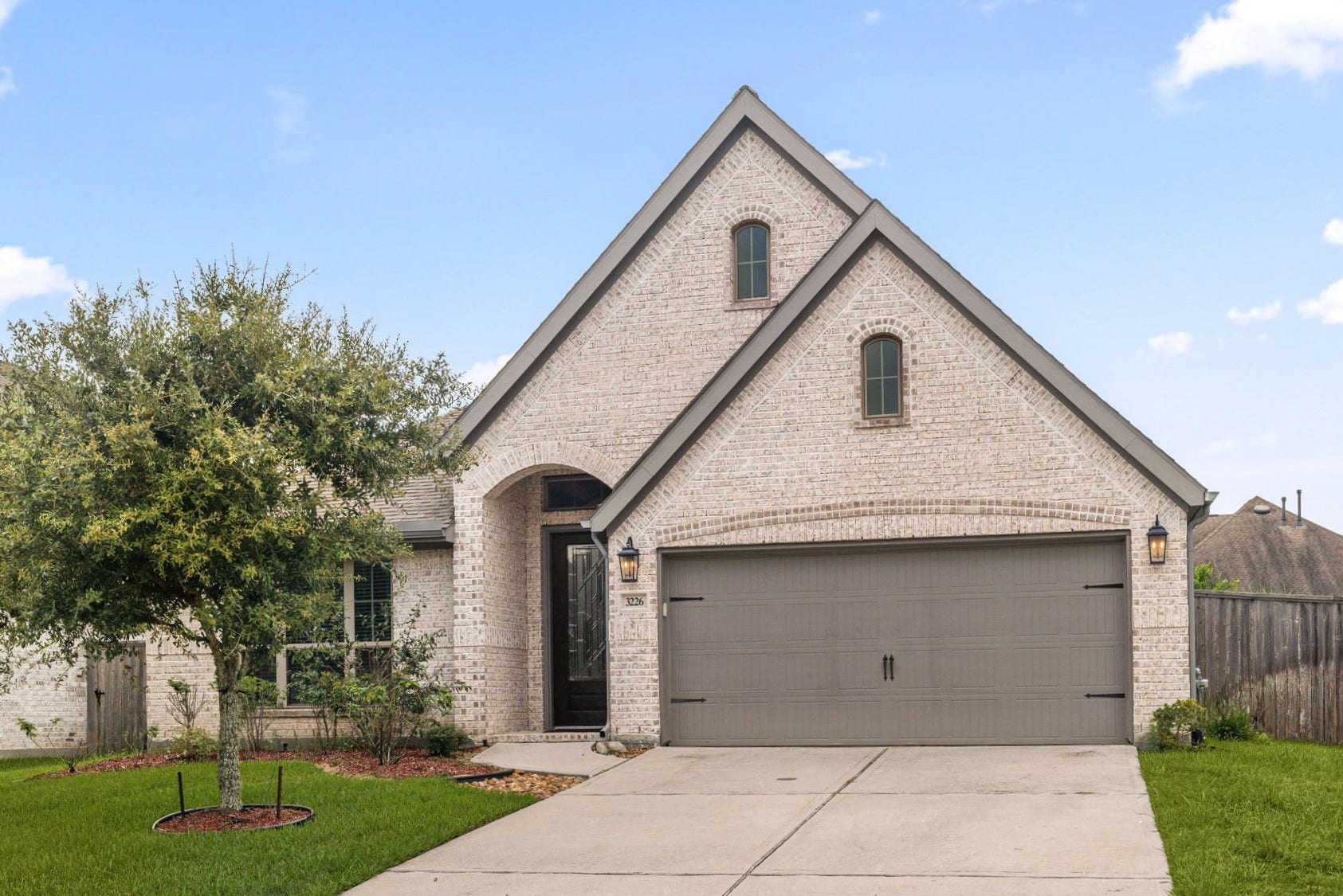 3226 Bellwick Chase Lane, Houston, TX 77365 Welcome to 3226 Bellwick Chase Lane, a Perry Homes build in the quiet Royal Brook Kingwood neighborhood. The brick-and-stone elevation and covered entry set a warm first impression for the bright interior beyond.