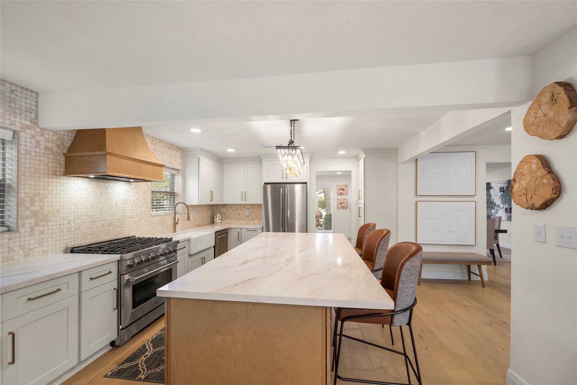 1123 Candlelight Lane, Houston, TX 77018 Gourmet Kitchen with Premium Appliances