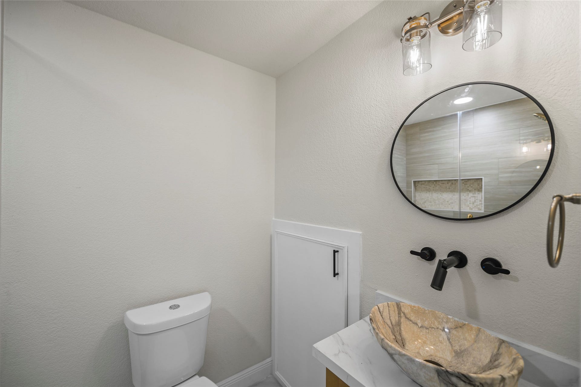 1123 Candlelight Lane, Houston, TX 77018 4th bathroom - 2nd floor