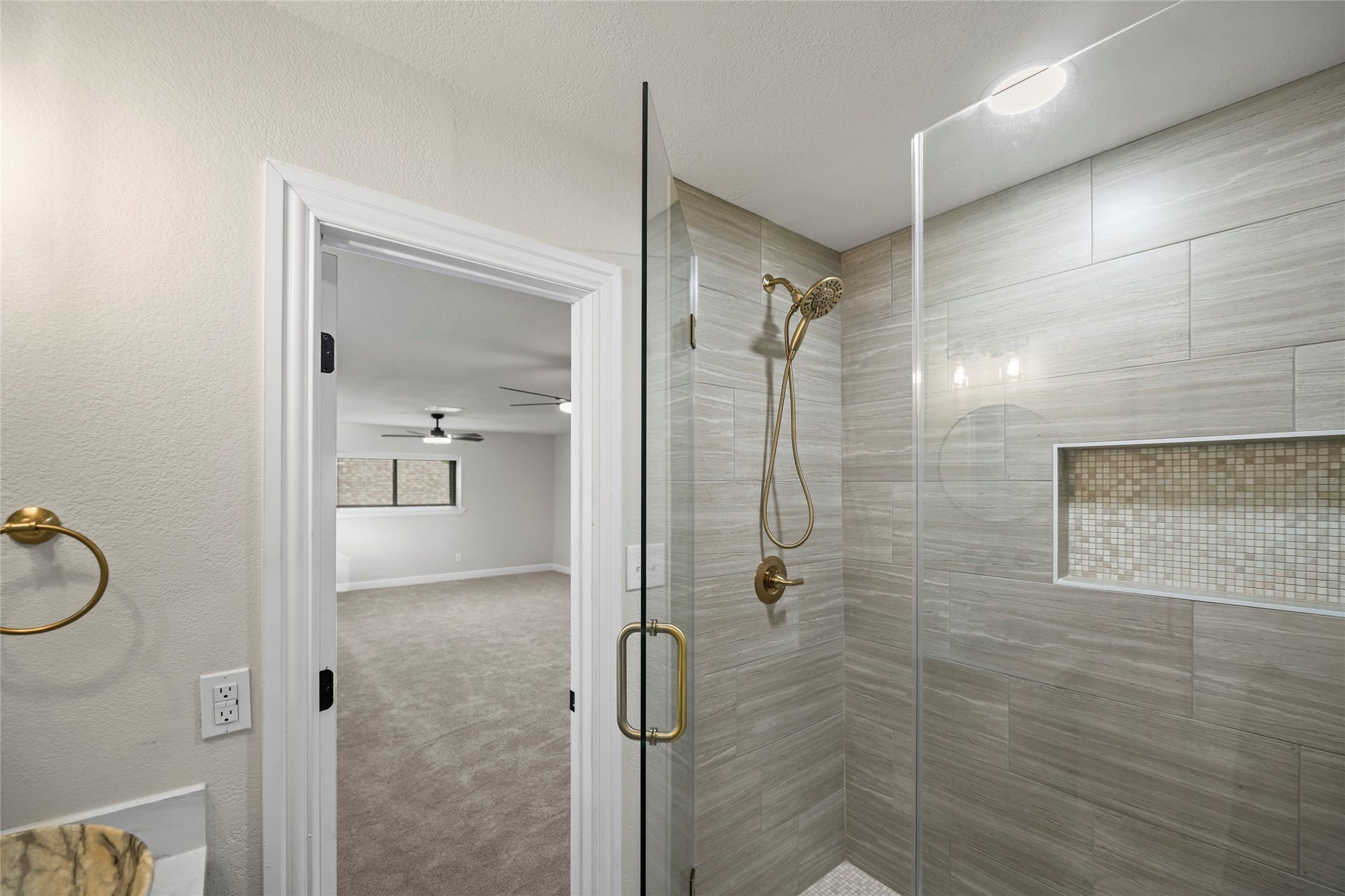 1123 Candlelight Lane, Houston, TX 77018 4th bathroom - 2nd floor