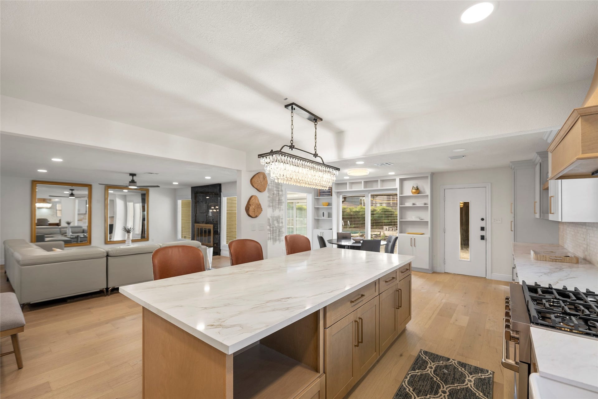 1123 Candlelight Lane, Houston, TX 77018 Gourmet Kitchen with Premium Appliances