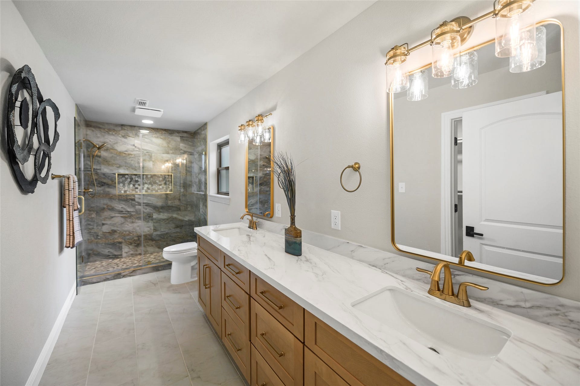 1123 Candlelight Lane, Houston, TX 77018 Primary Bathroom