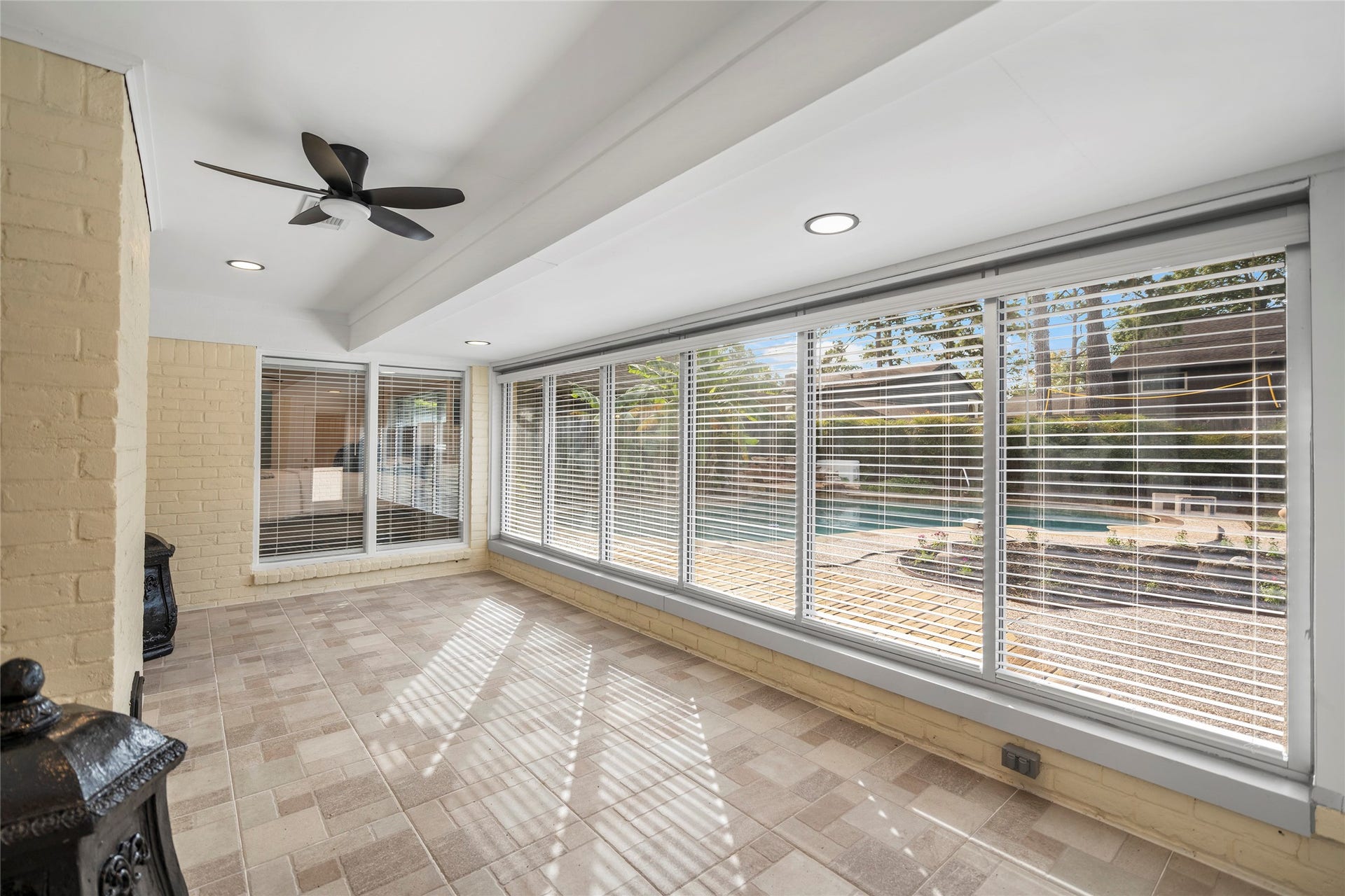 1123 Candlelight Lane, Houston, TX 77018 Sunroom
