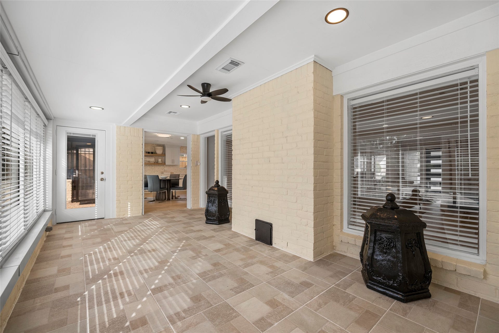 1123 Candlelight Lane, Houston, TX 77018 Sunroom
