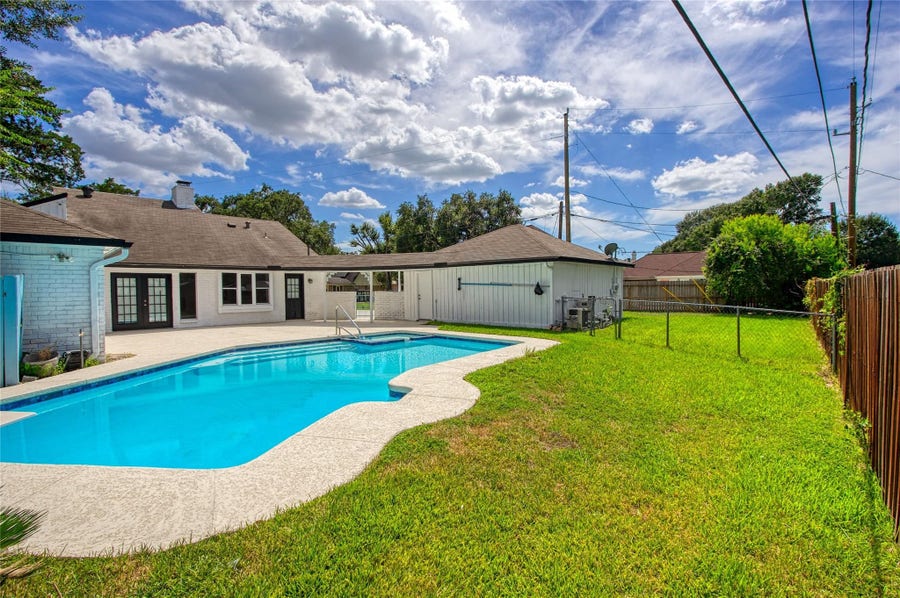 Property photo for 414 N Pecan Dr, Tomball, TX