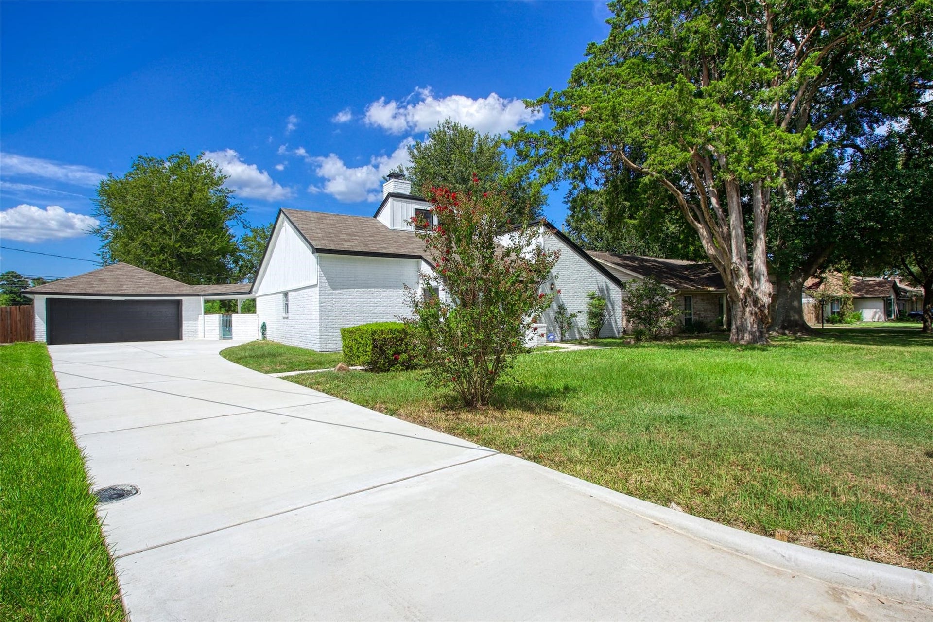 414 N Pecan Dr, Tomball, TX 77375 New driveway and beautifully front yard green grass.