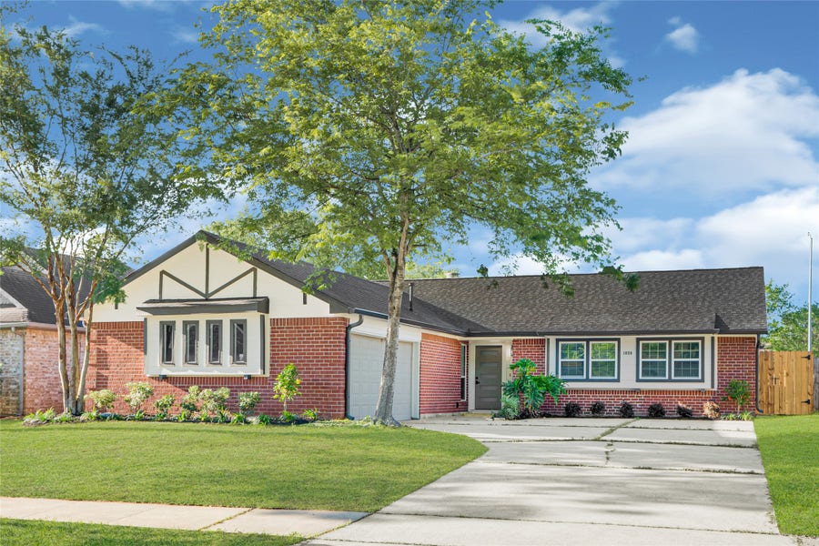 Property photo for 1826 Crestview Court, Missouri City, TX