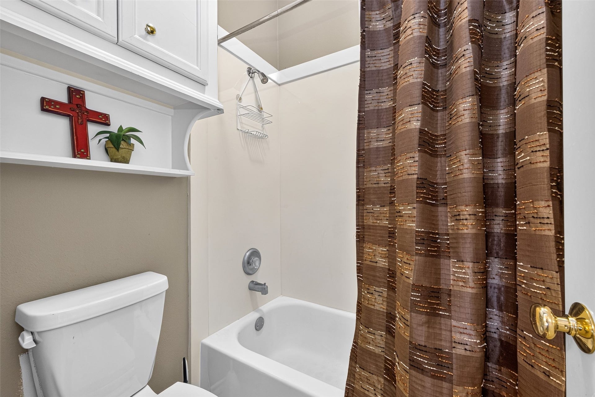 Shower & tub combo in third bathroom