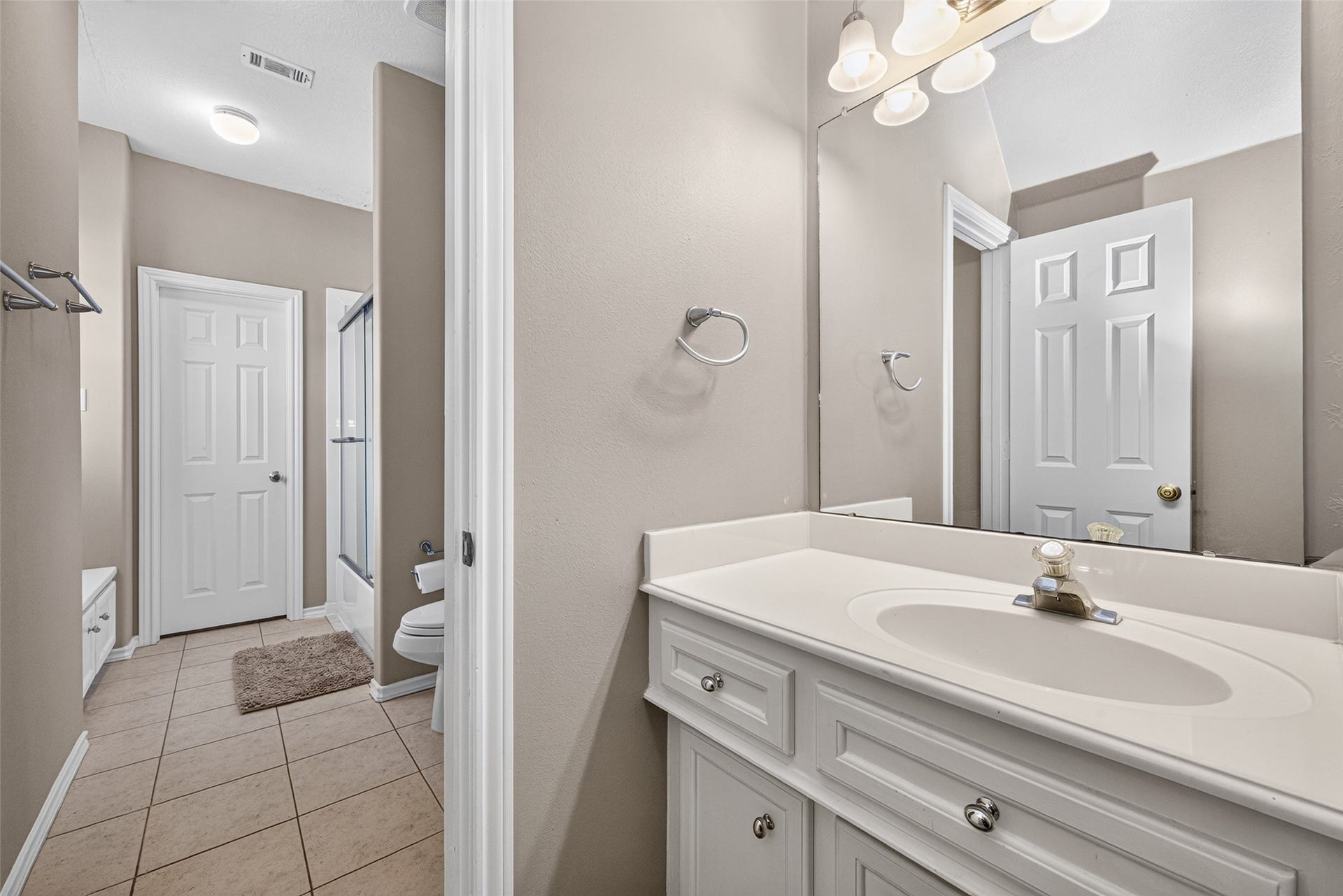Second bathroom upstairs is a Jack & Jill Bathroom connects bedrooms #2 & #3