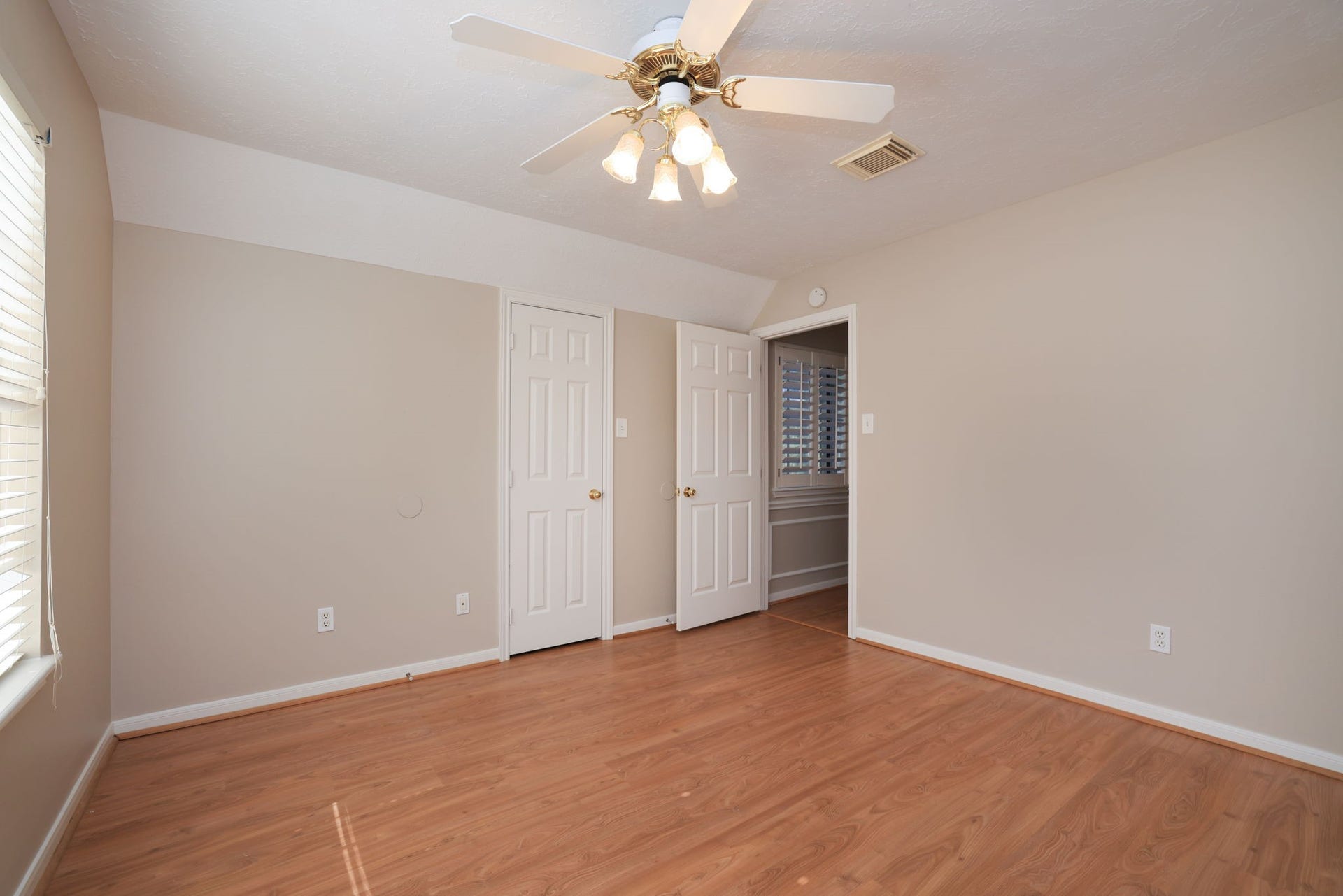 16107 Abberton Hill Drive, Spring, TX 77379 Alternate View with Neutral tones and warm flooring create a cozy retreat for family or guests.