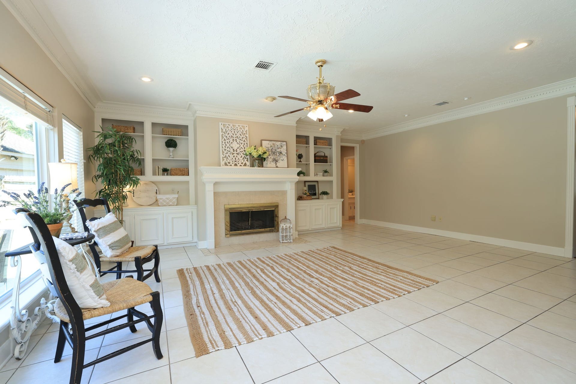 16107 Abberton Hill Drive, Spring, TX 77379 Expansive layout ideal for gatherings, offering easy flow to the breakfast area and kitchen.