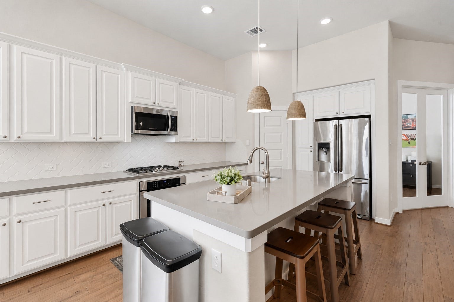 Your family and guests will enjoy many nights of fun, food and entertainment with ample counter space and kitchen island for setting up a wonderful array of provisions!