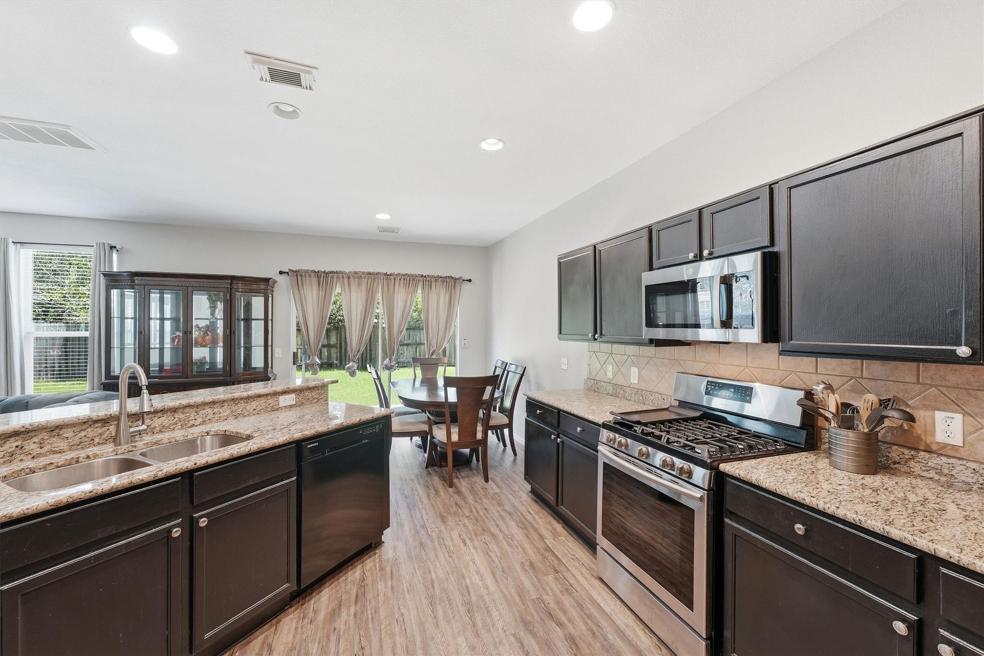 2903 Edgewick Elm Street, Fresno, TX 77545 2903 Edgewick Elm Street, Fresno, TX 77545