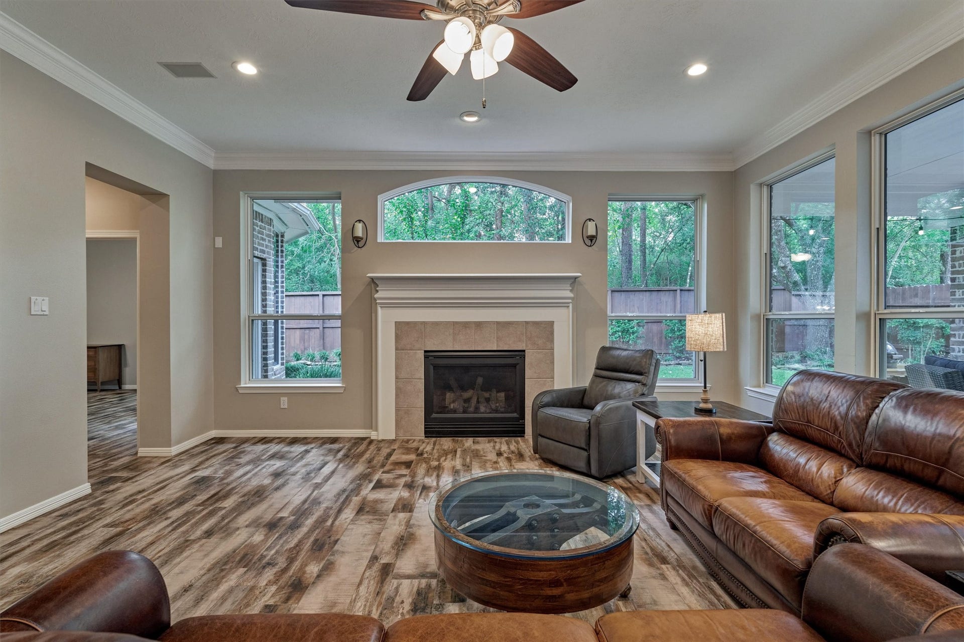 31 E Palmer Bend, The Woodlands, TX 77381 31 E Palmer Bend, The Woodlands, TX 77381