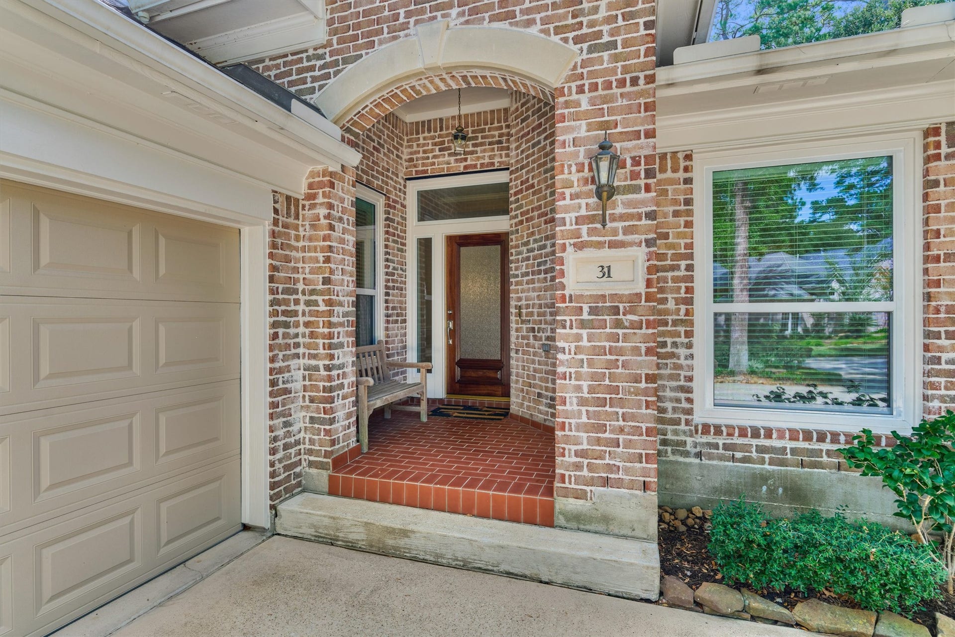 31 E Palmer Bend, The Woodlands, TX 77381 31 E Palmer Bend, The Woodlands, TX 77381