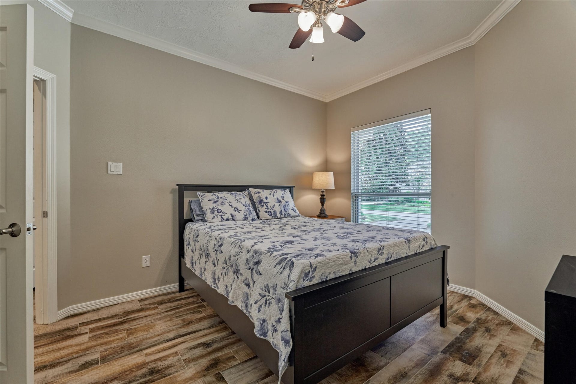 31 E Palmer Bend, The Woodlands, TX 77381 31 E Palmer Bend, The Woodlands, TX 77381