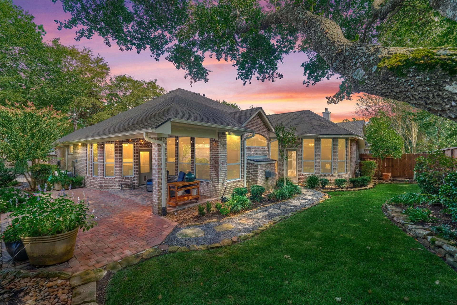 31 E Palmer Bend, The Woodlands, TX 77381 31 E Palmer Bend, The Woodlands, TX 77381