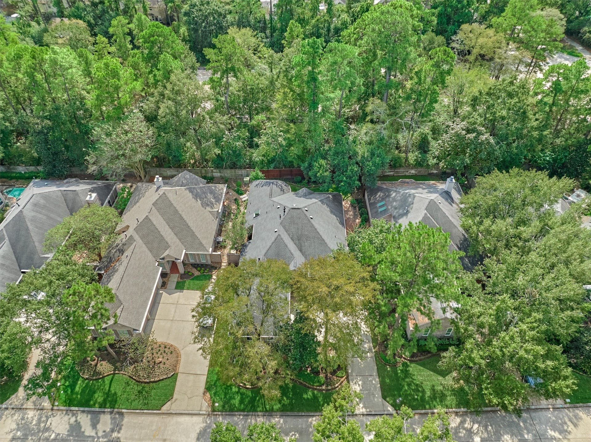 31 E Palmer Bend, The Woodlands, TX 77381 31 E Palmer Bend, The Woodlands, TX 77381