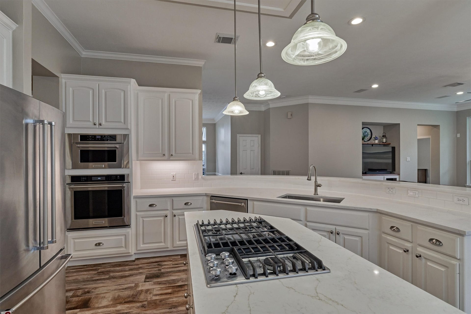 31 E Palmer Bend, The Woodlands, TX 77381 31 E Palmer Bend, The Woodlands, TX 77381