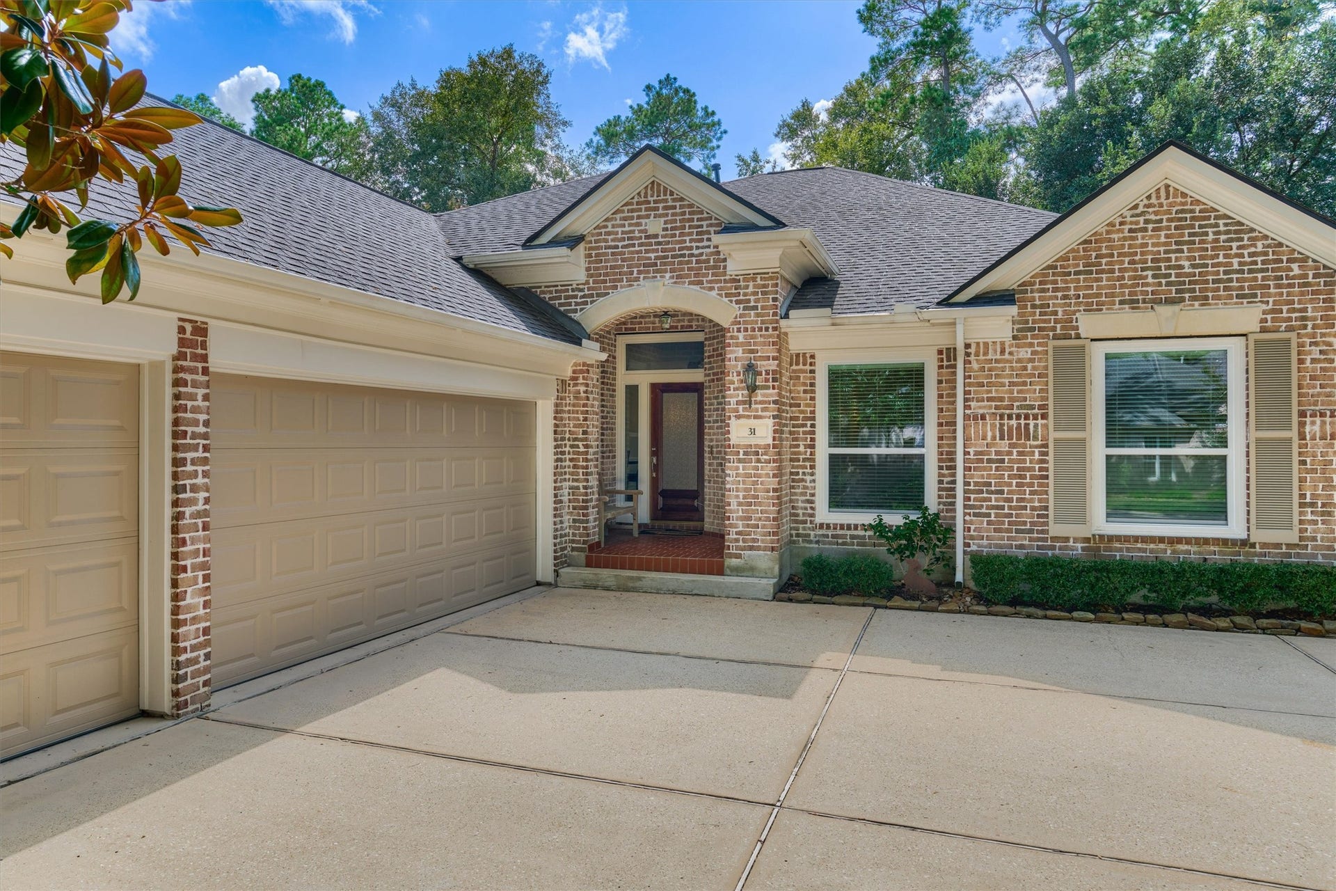 31 E Palmer Bend, The Woodlands, TX 77381 31 E Palmer Bend, The Woodlands, TX 77381