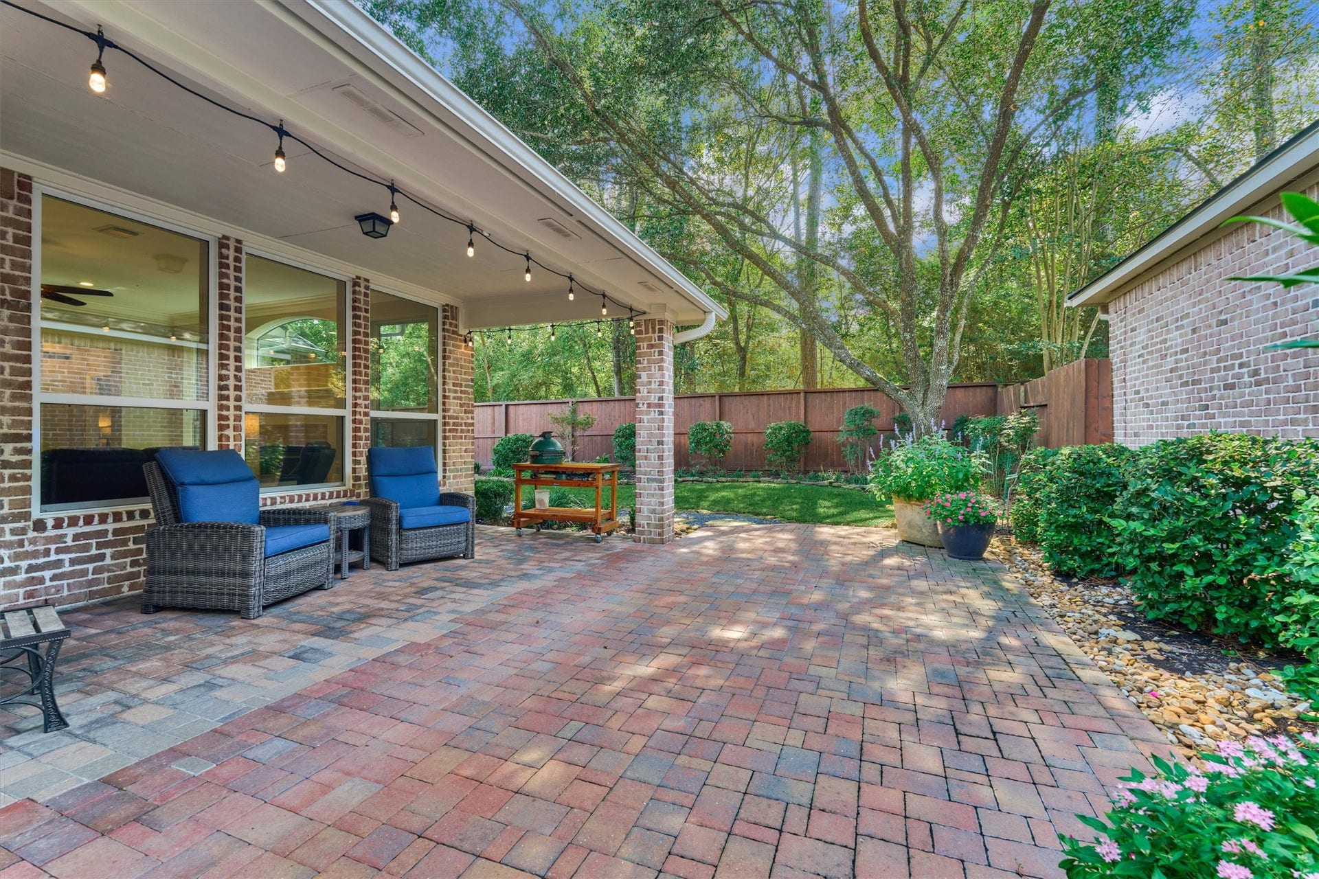 31 E Palmer Bend, The Woodlands, TX 77381 31 E Palmer Bend, The Woodlands, TX 77381