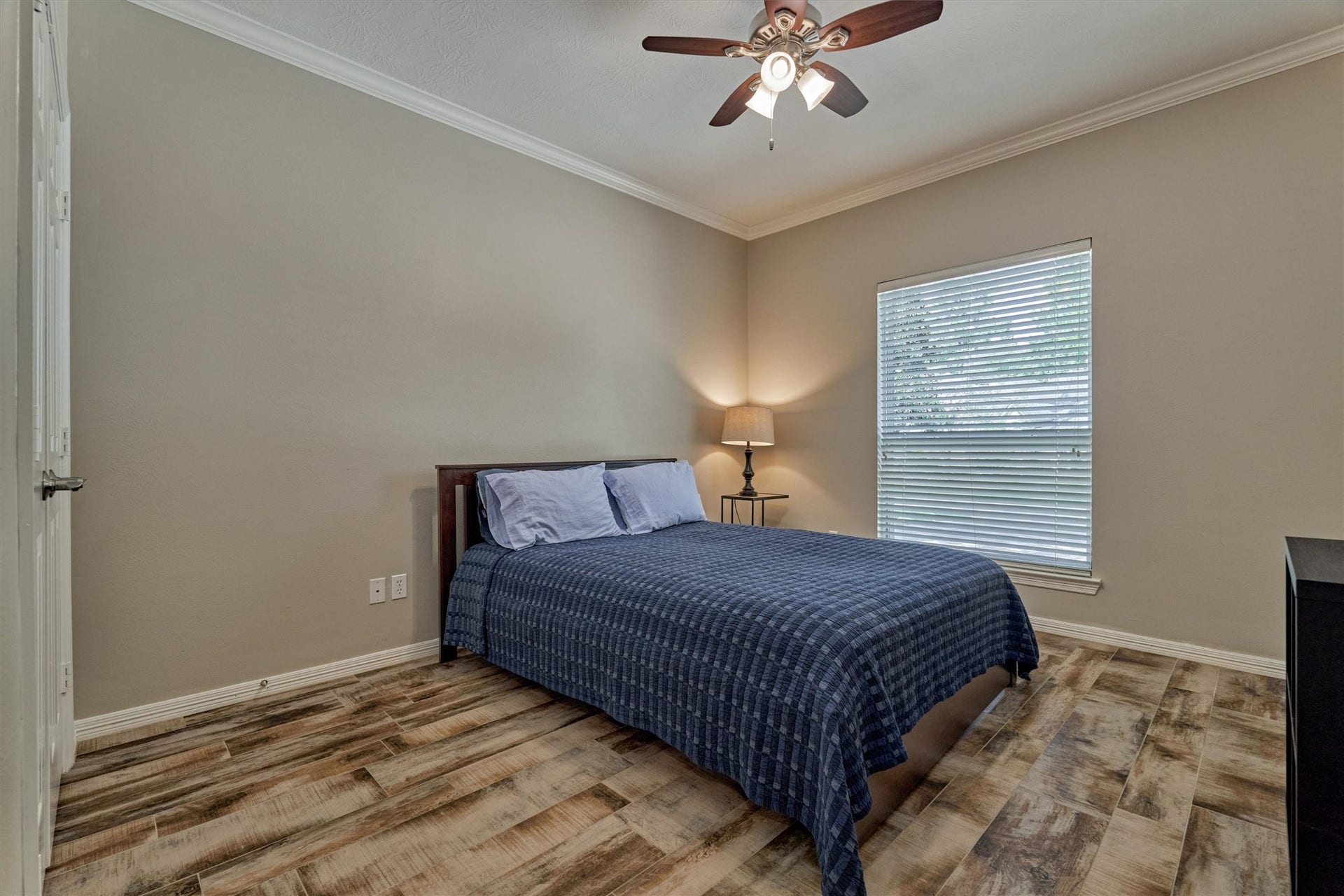 31 E Palmer Bend, The Woodlands, TX 77381 31 E Palmer Bend, The Woodlands, TX 77381