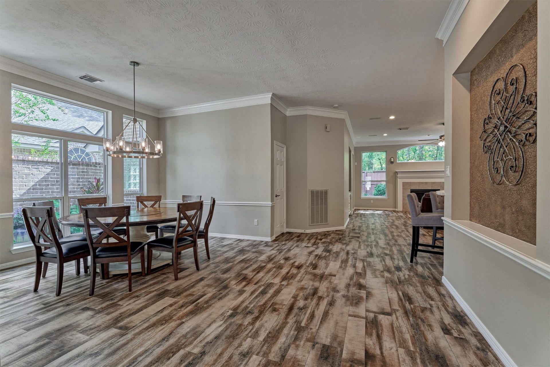31 E Palmer Bend, The Woodlands, TX 77381 31 E Palmer Bend, The Woodlands, TX 77381