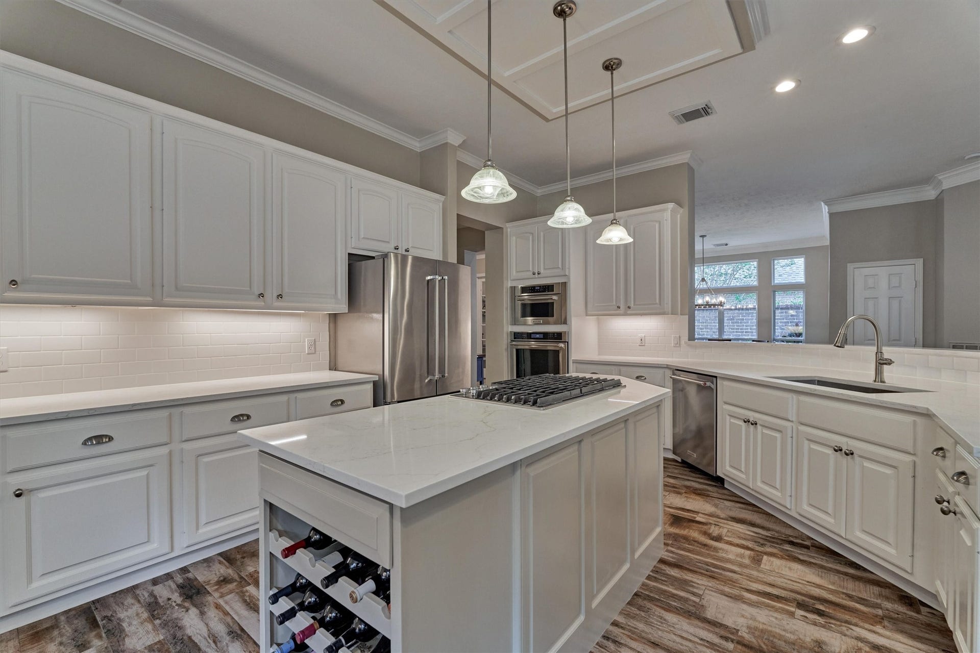 31 E Palmer Bend, The Woodlands, TX 77381 31 E Palmer Bend, The Woodlands, TX 77381