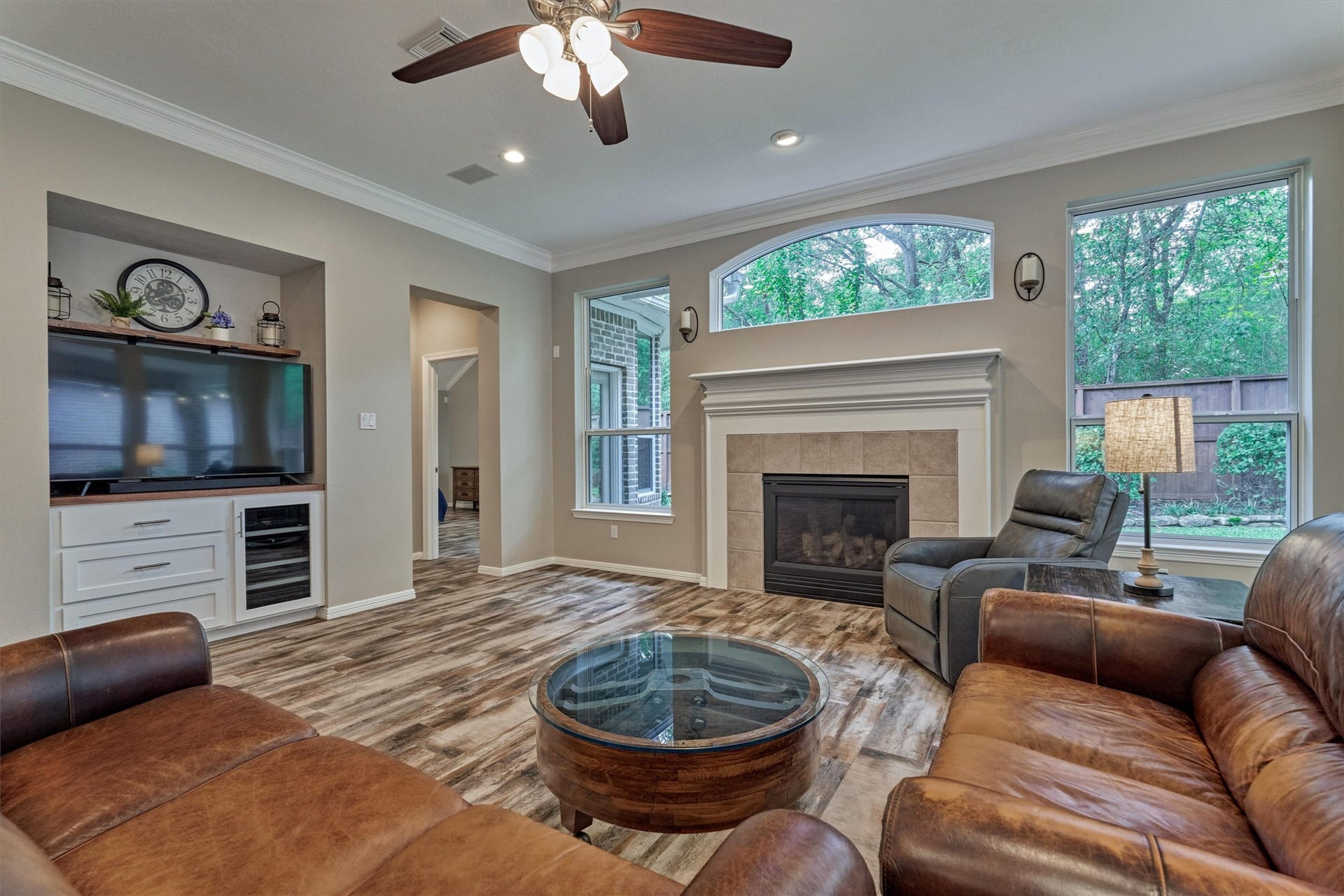 31 E Palmer Bend, The Woodlands, TX 77381 31 E Palmer Bend, The Woodlands, TX 77381