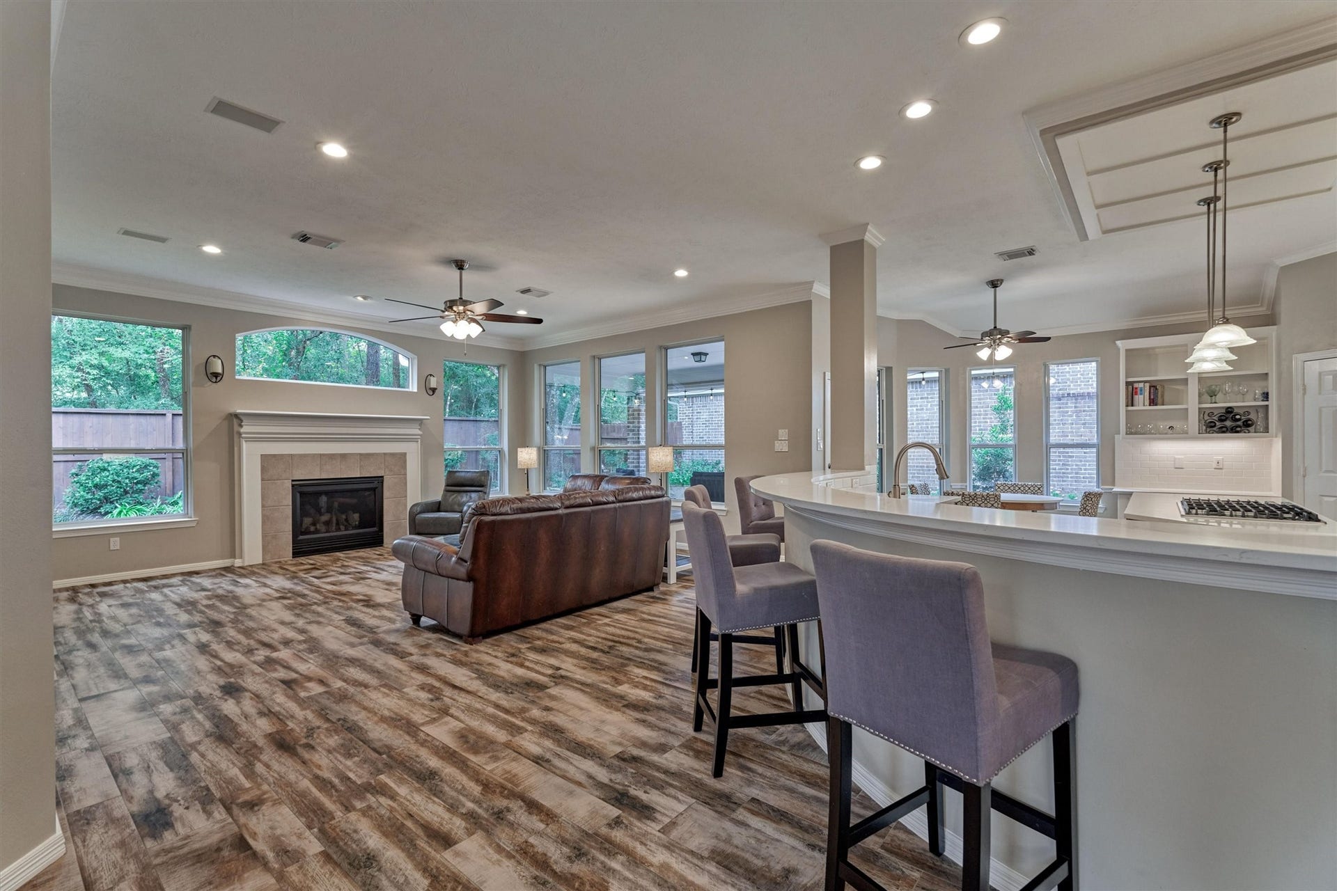 31 E Palmer Bend, The Woodlands, TX 77381 31 E Palmer Bend, The Woodlands, TX 77381