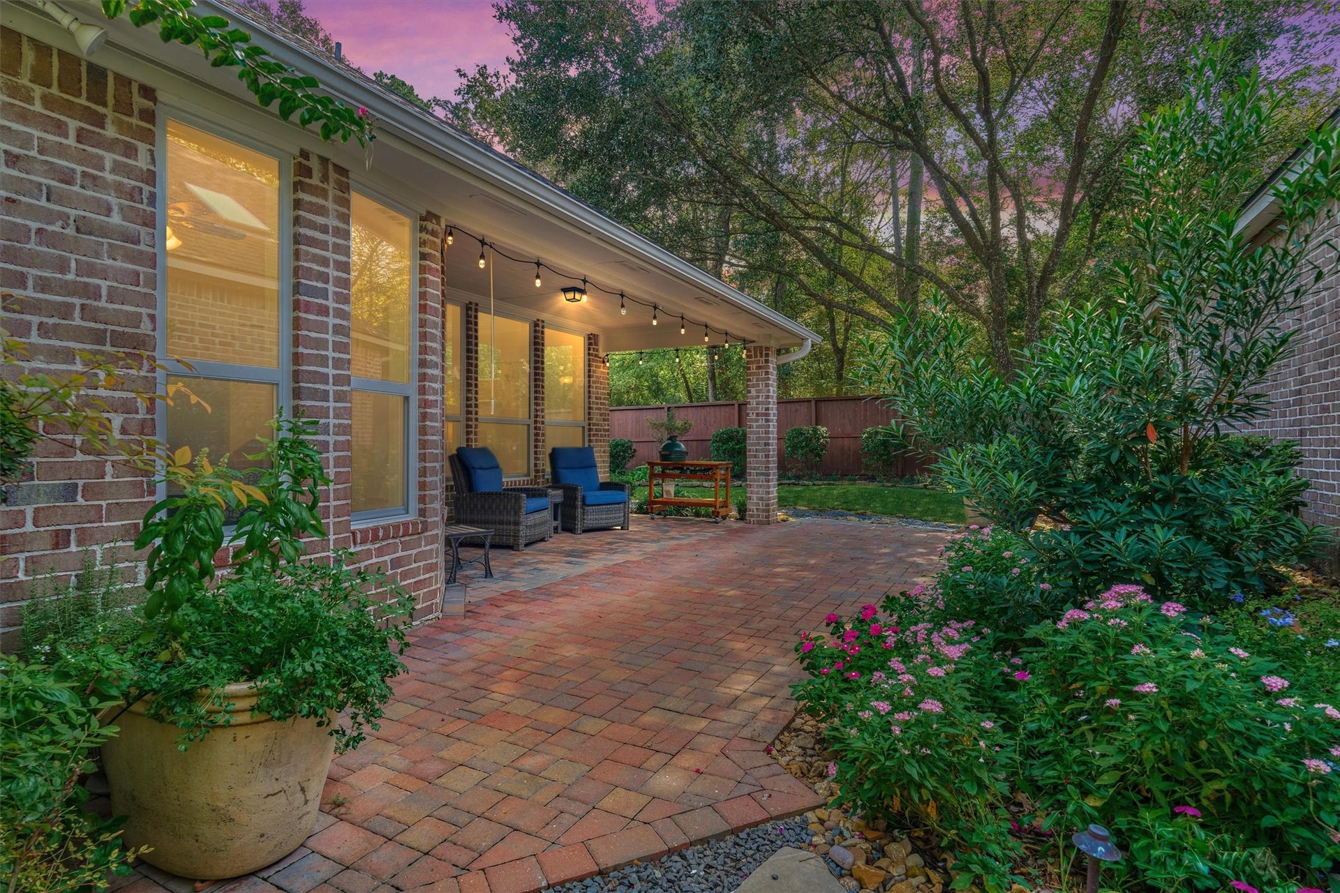 31 E Palmer Bend, The Woodlands, TX 77381 31 E Palmer Bend, The Woodlands, TX 77381