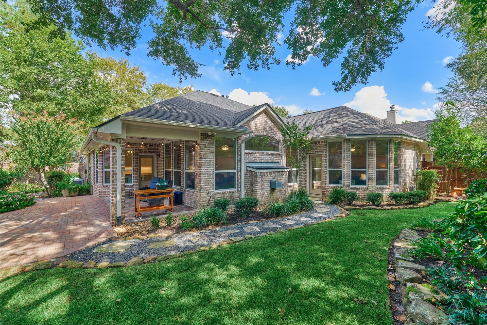 31 E Palmer Bend, The Woodlands, TX 77381 31 E Palmer Bend, The Woodlands, TX 77381