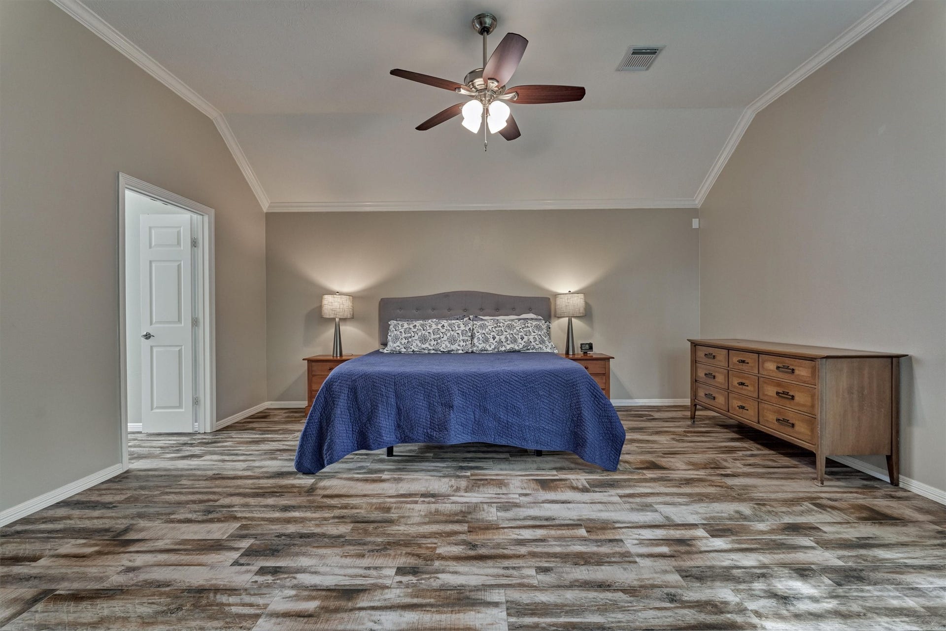 31 E Palmer Bend, The Woodlands, TX 77381 31 E Palmer Bend, The Woodlands, TX 77381