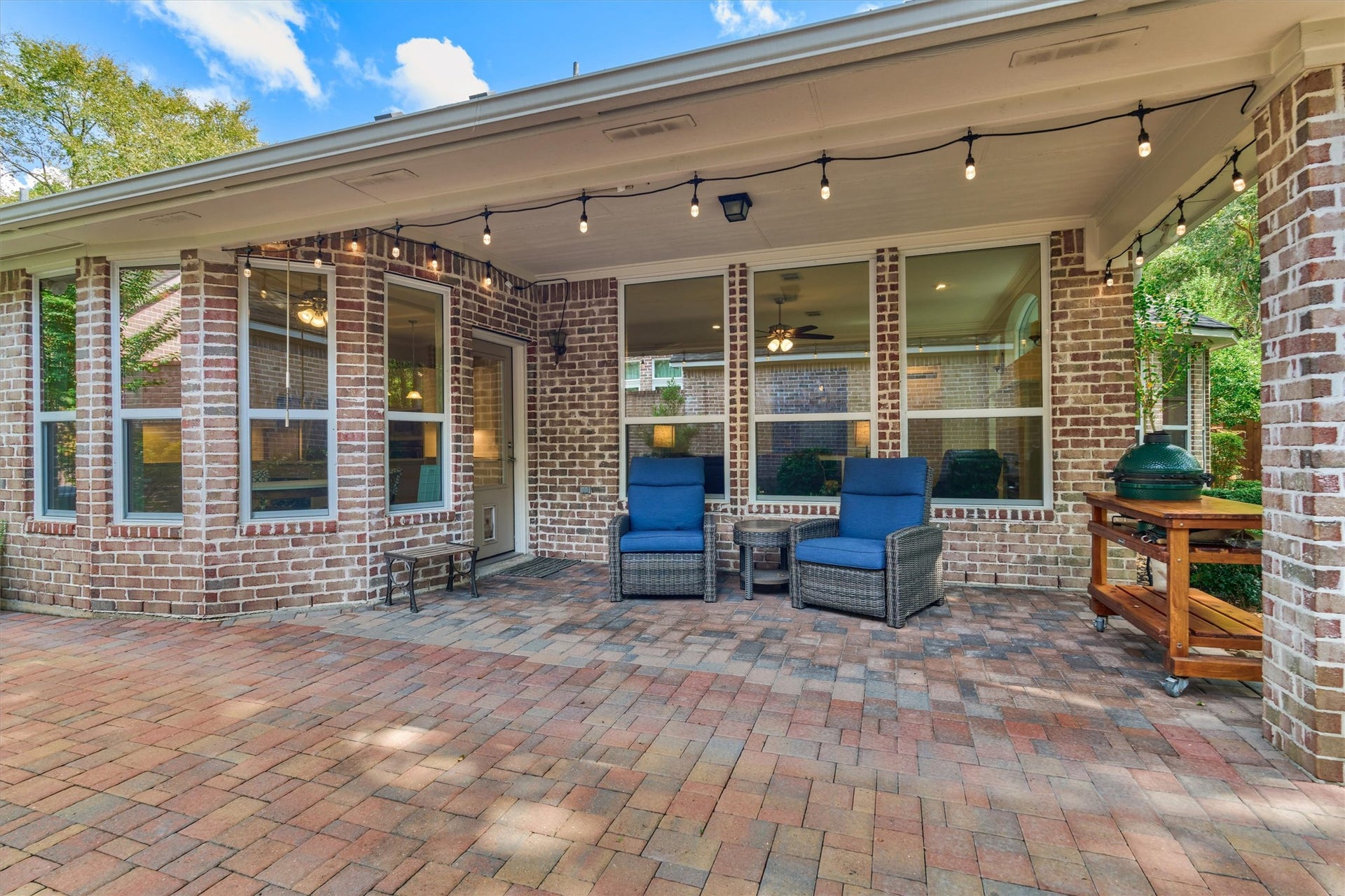 31 E Palmer Bend, The Woodlands, TX 77381 31 E Palmer Bend, The Woodlands, TX 77381