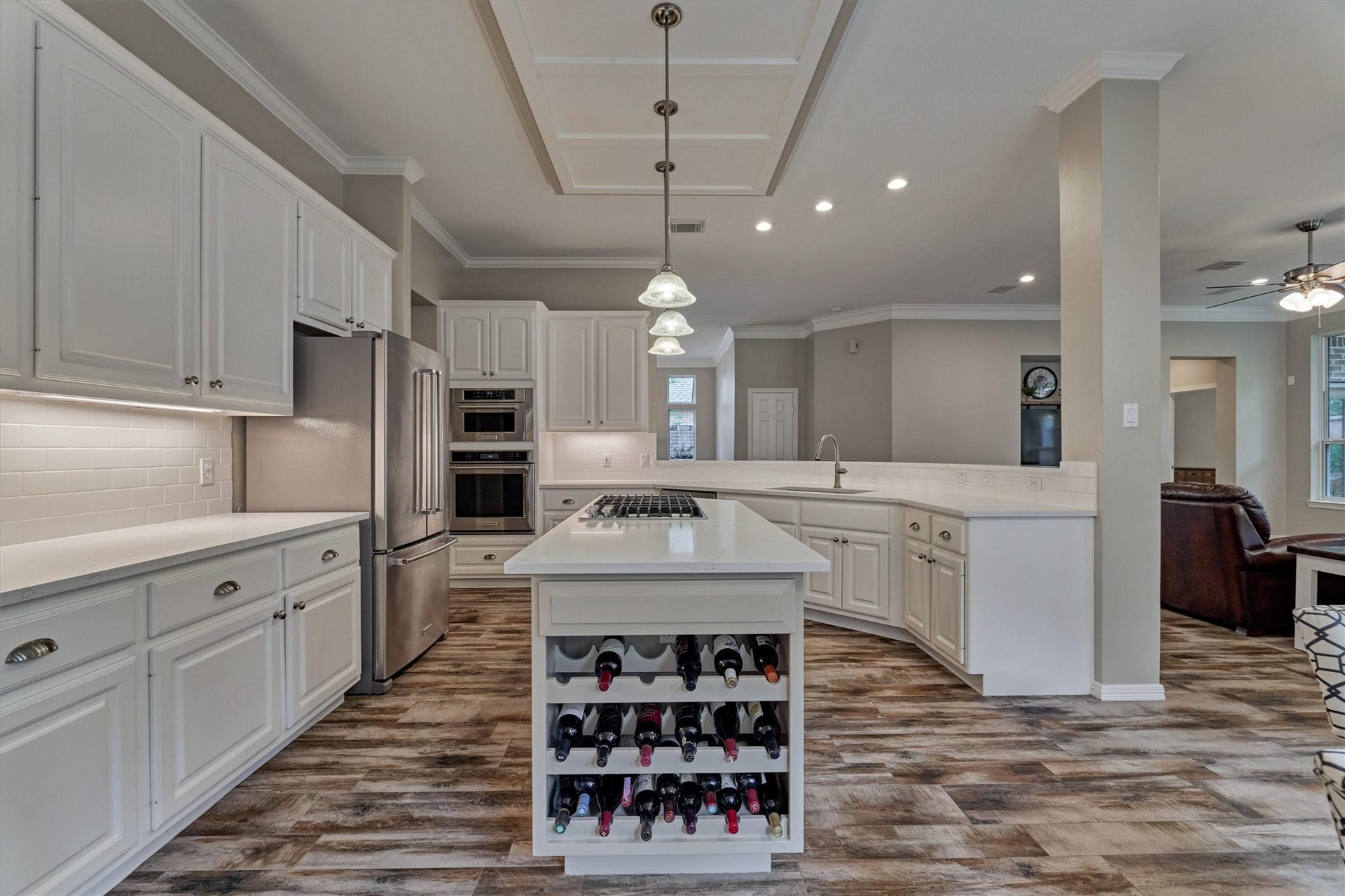 31 E Palmer Bend, The Woodlands, TX 77381 31 E Palmer Bend, The Woodlands, TX 77381