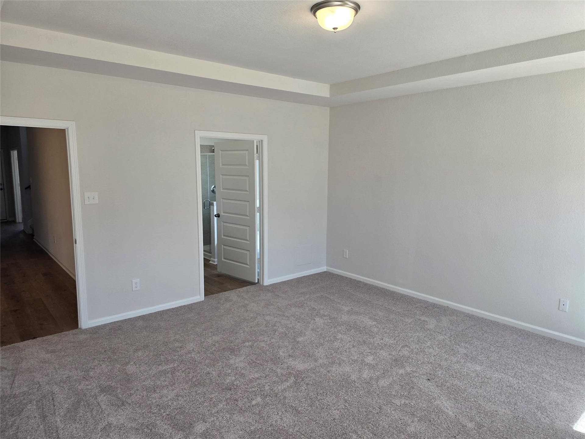 1920 N Riverside Circle, Dayton, TX 77535 The Shetland III- Primary Suite, Tray Ceiling not Included. Home under construction, photo used for illustrative purposes only, colors and options will vary.
