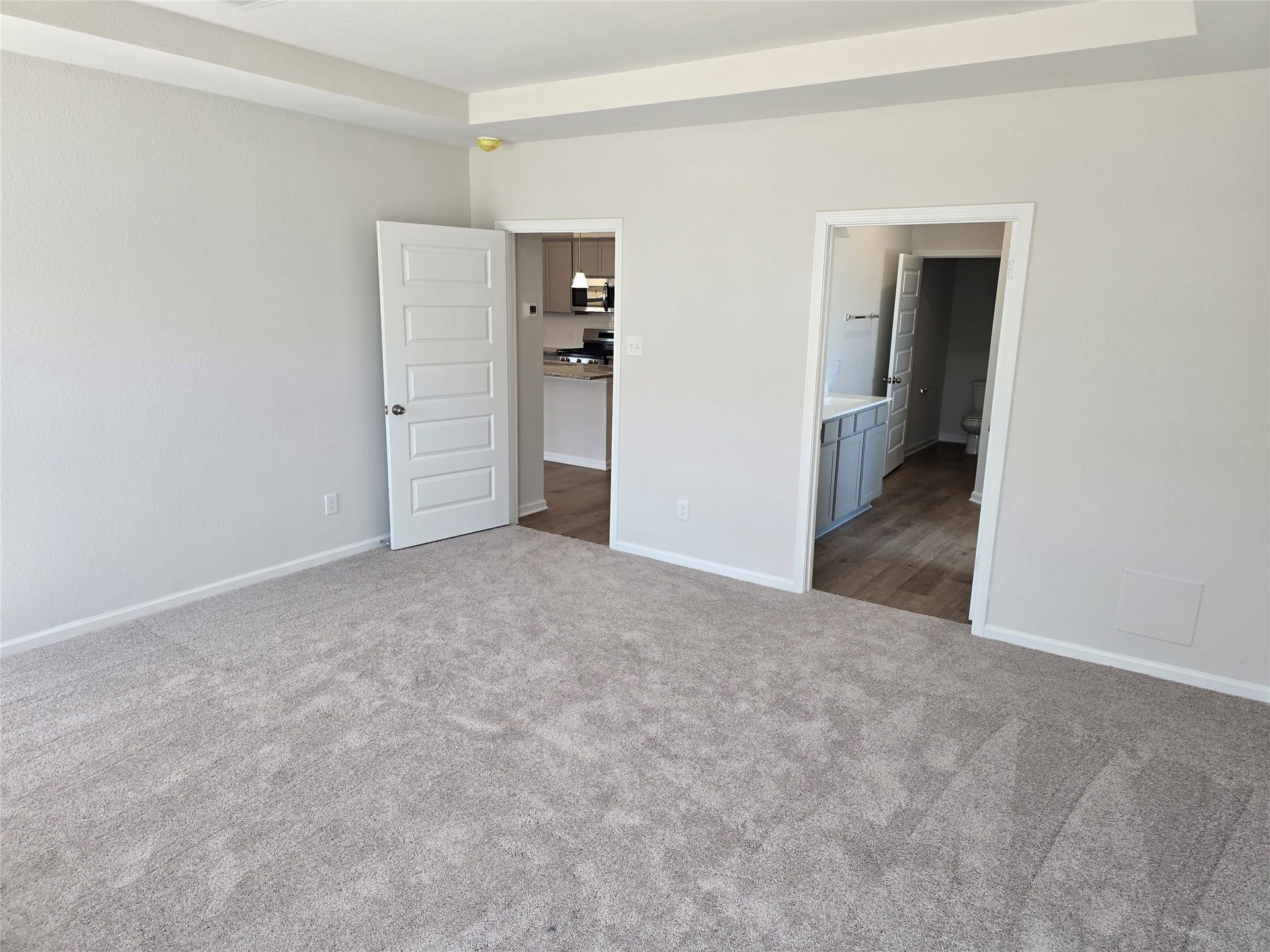 1920 N Riverside Circle, Dayton, TX 77535 The Shetland III- Primary Suite, Tray Ceiling not Included. Home under construction, photo used for illustrative purposes only, colors and options will vary.