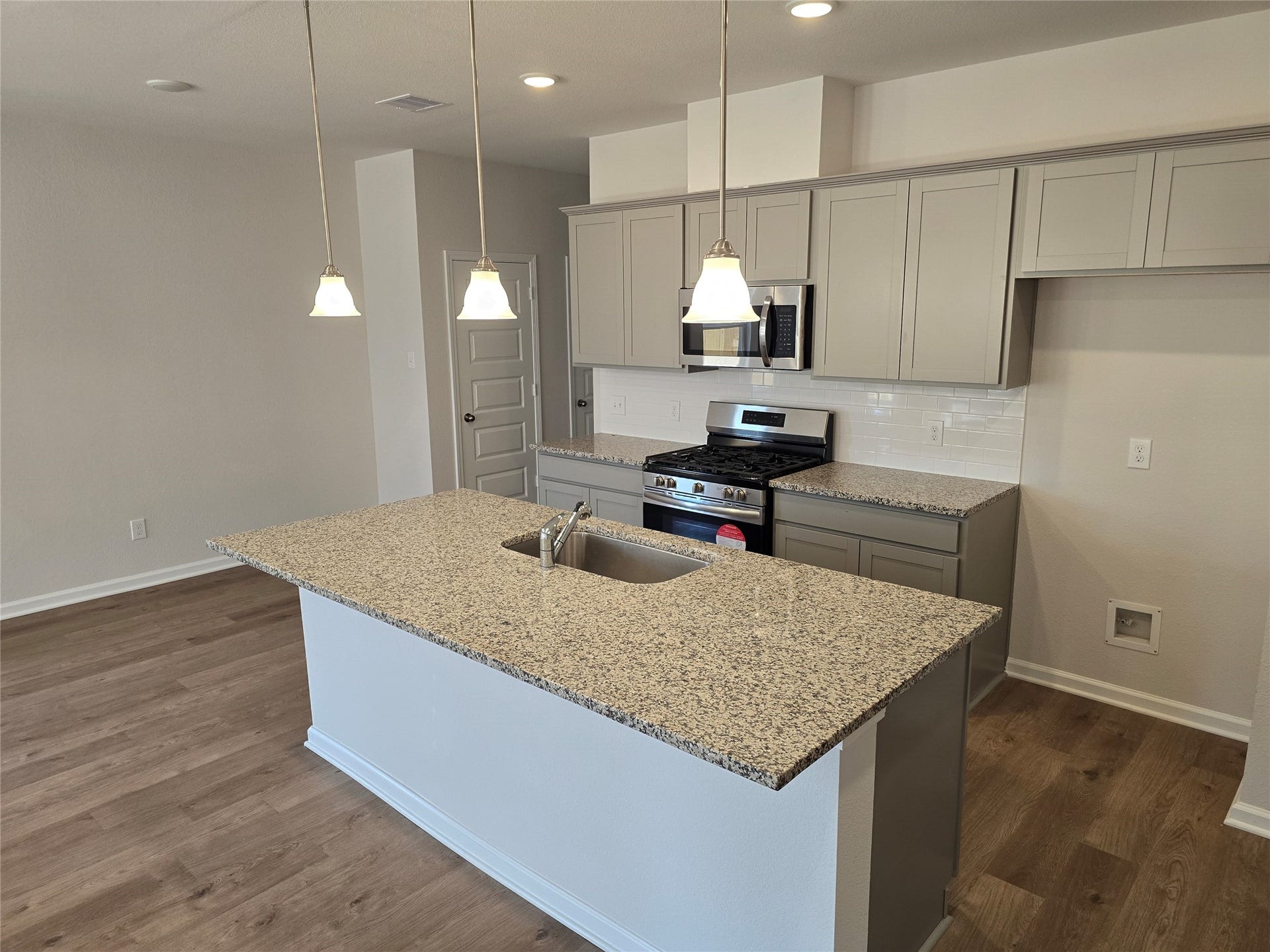 1920 N Riverside Circle, Dayton, TX 77535 The Shetland III- Kitchen