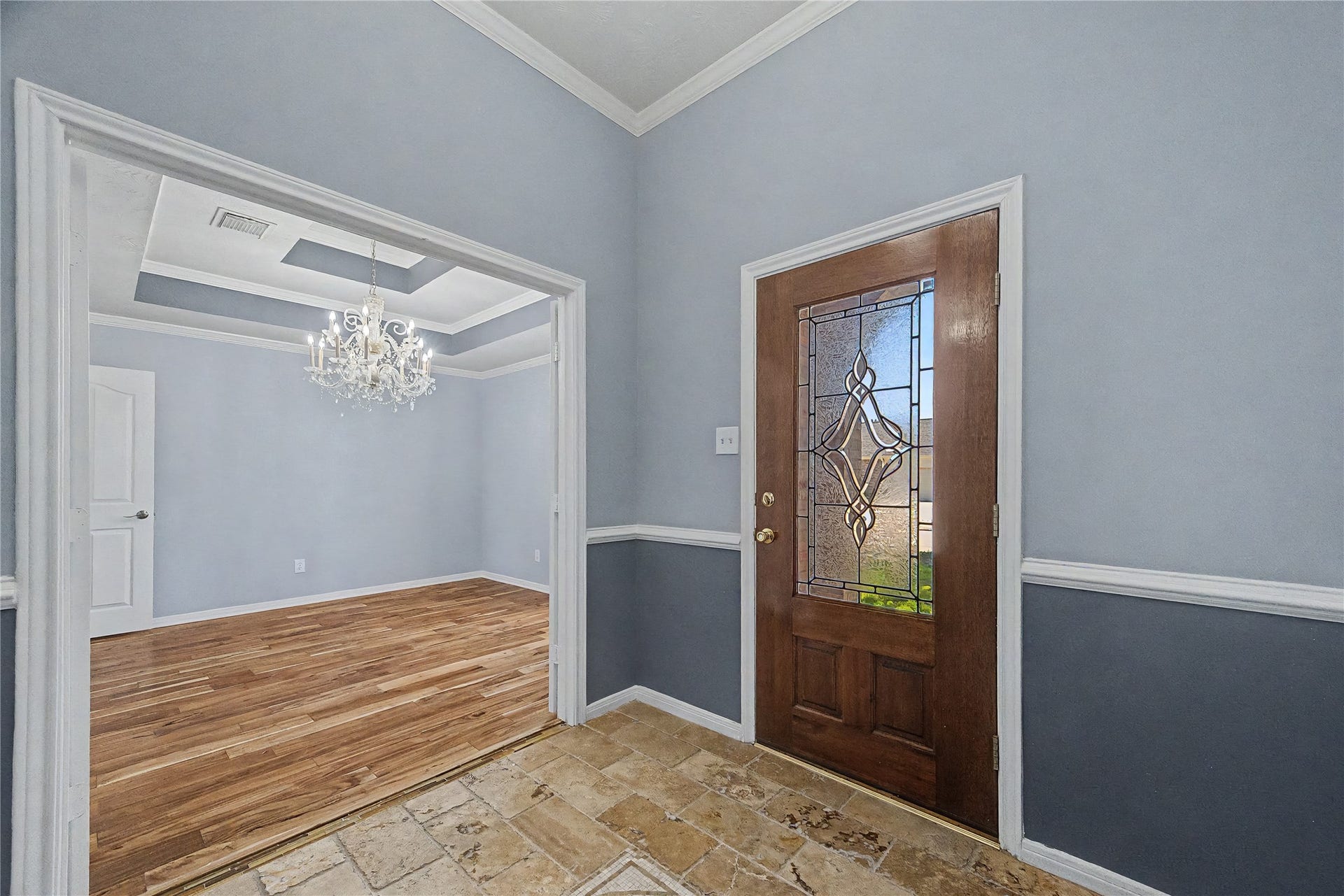 3615 Turtle Cove Drive, Pasadena, TX 77505 ENTRY FOYER OVERLOOKING THE FORMAL DINING ROOM