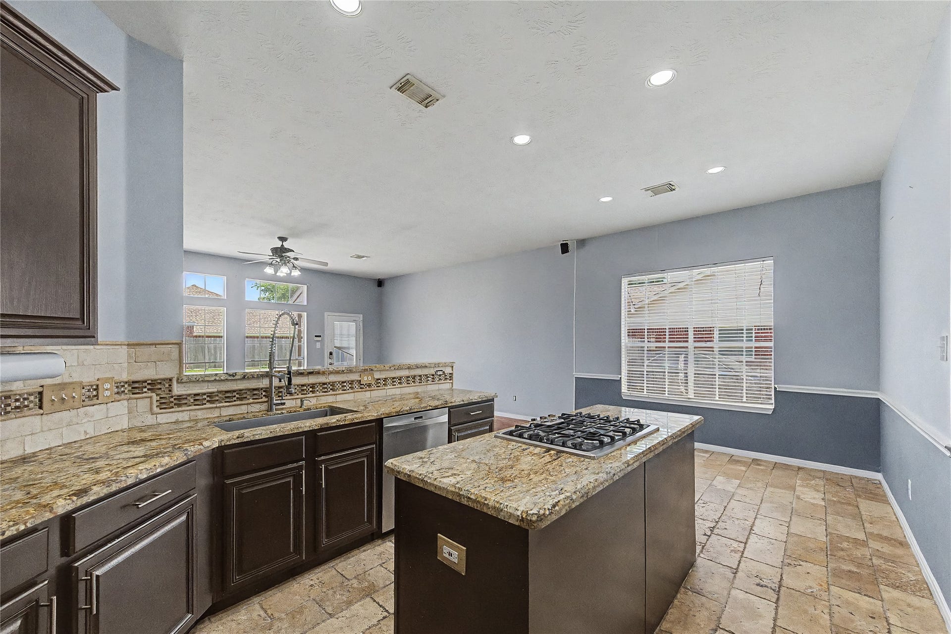 3615 Turtle Cove Drive, Pasadena, TX 77505 HERE'S ANOTHER VIEW OF THE KITCHEN OPEN TO THE BREAKFAST AREA