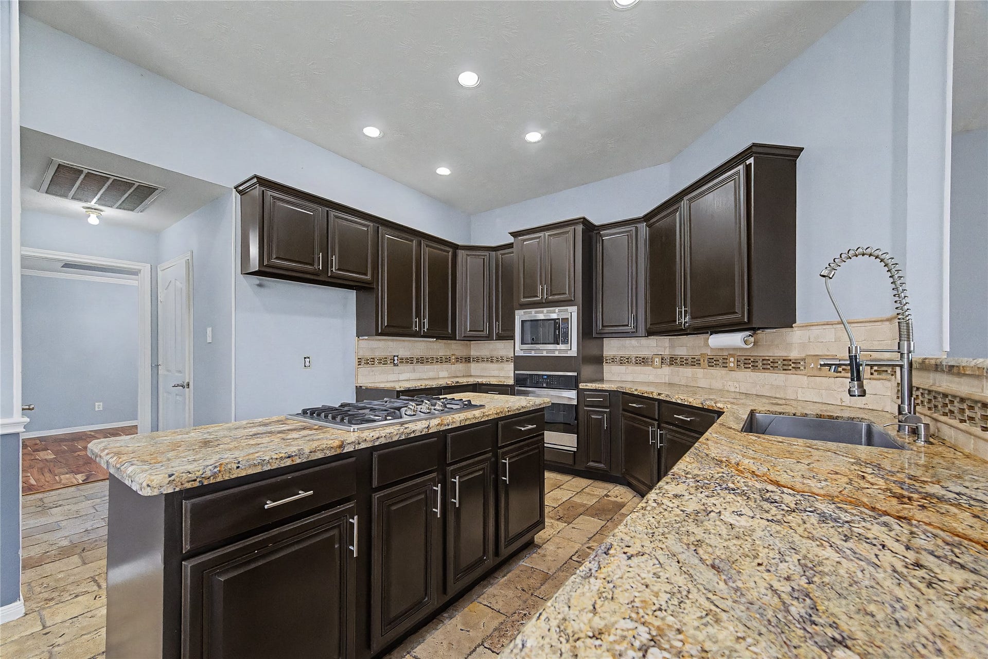 3615 Turtle Cove Drive, Pasadena, TX 77505 KITCHEN