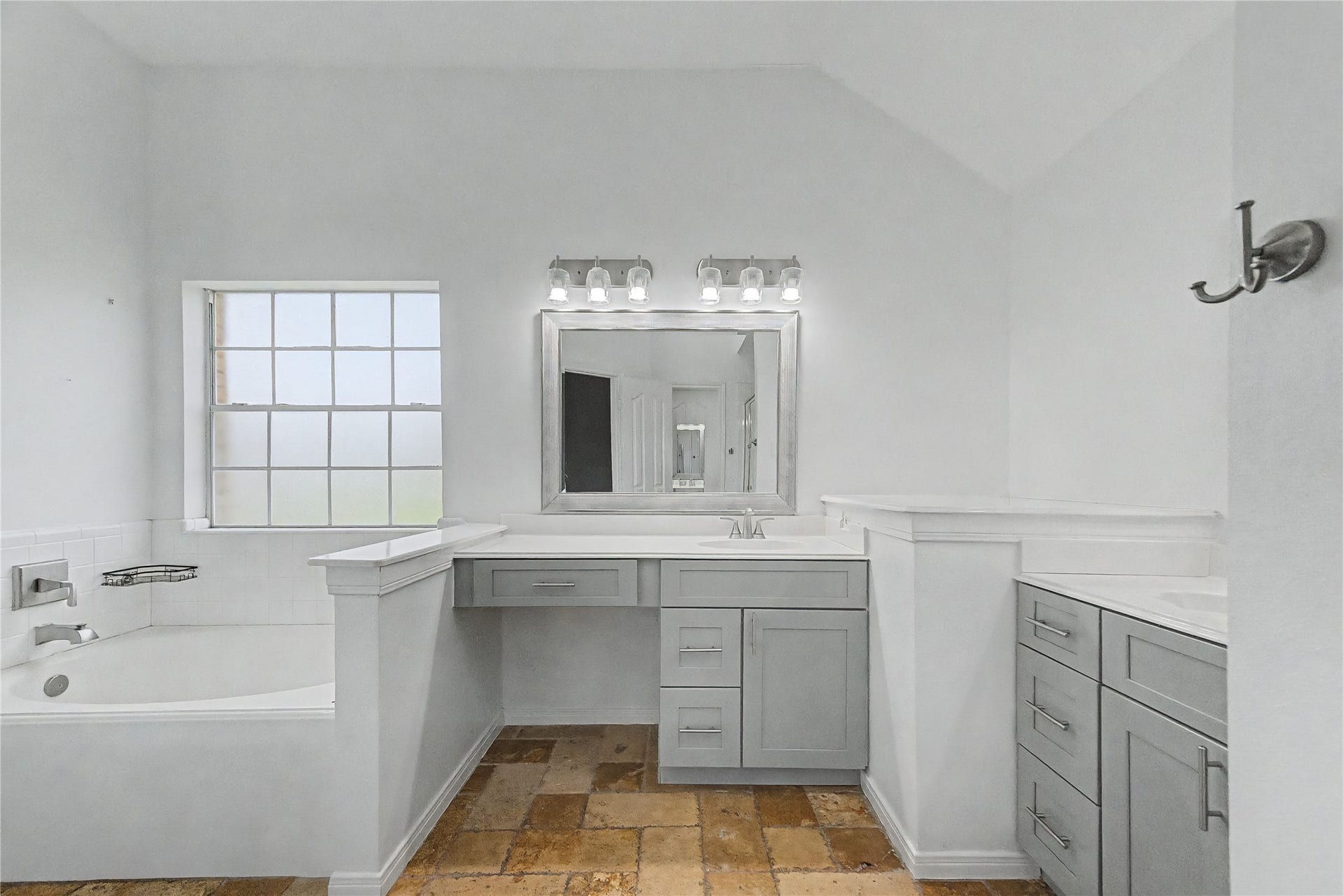 3615 Turtle Cove Drive, Pasadena, TX 77505 PRIMARY BATH
