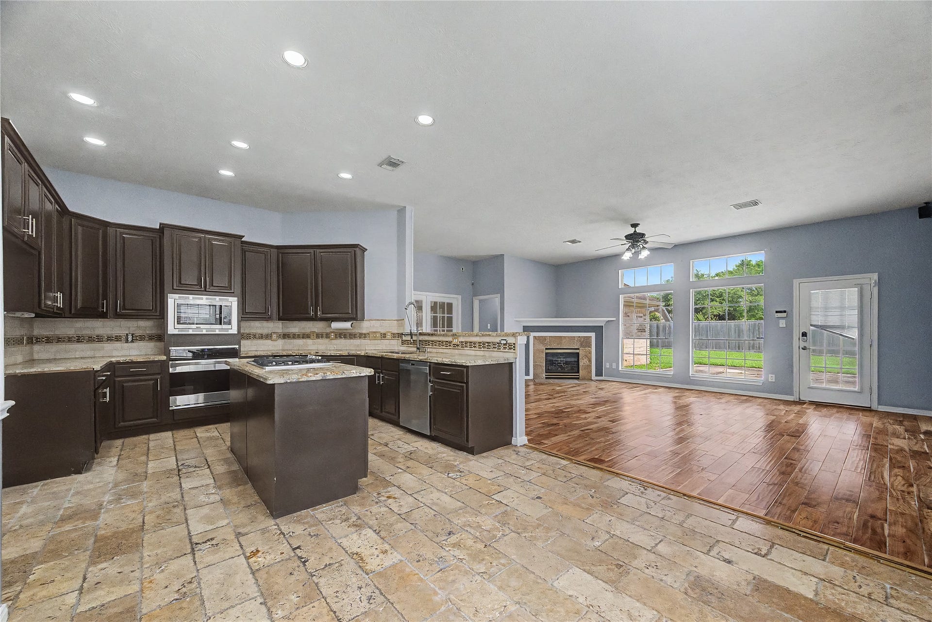 3615 Turtle Cove Drive, Pasadena, TX 77505 CHECKOUT THE BEAUTIFUL LARGE ISLAND KITCHEN WITH EXOTIC GRANITE COUNTERTOPS-BUILT-IN STAINLESS OVEN AND MICROWAVE-GAS COOKTOP IN ISLAND