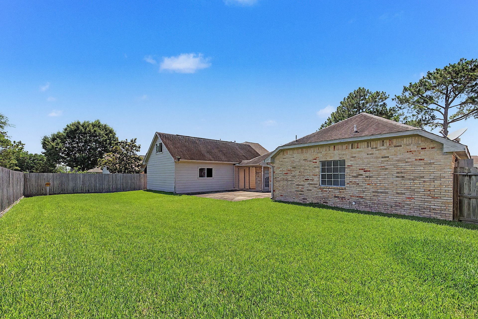 3615 Turtle Cove Drive, Pasadena, TX 77505 LARGE BACKYARD