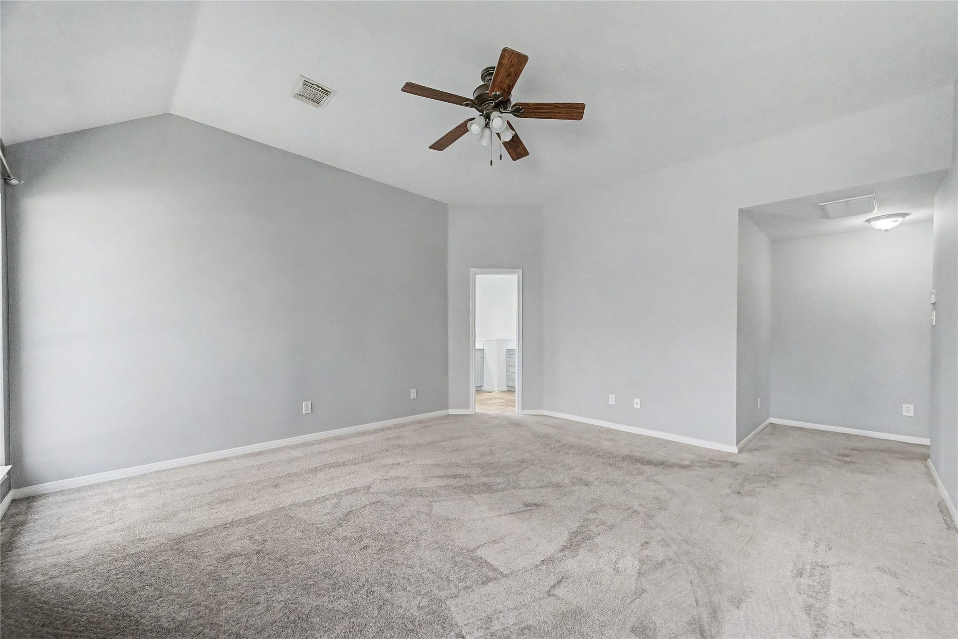 3615 Turtle Cove Drive, Pasadena, TX 77505 ANOTHER VIEW OF THE PRIMARY BEDROOM